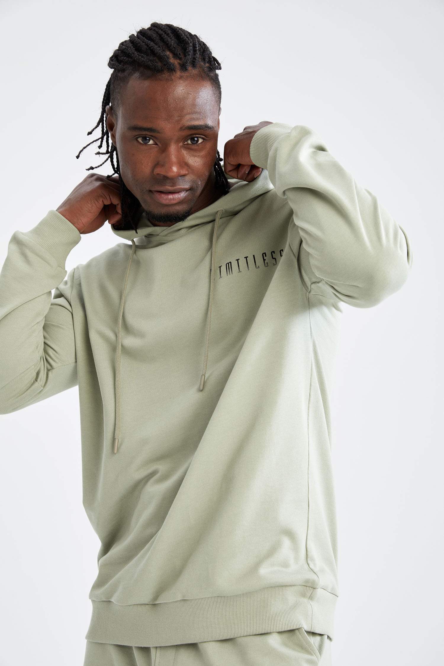 Standart Fit Kapüşonlu Sırt Baskılı Uzun Kollu Sweatshirt