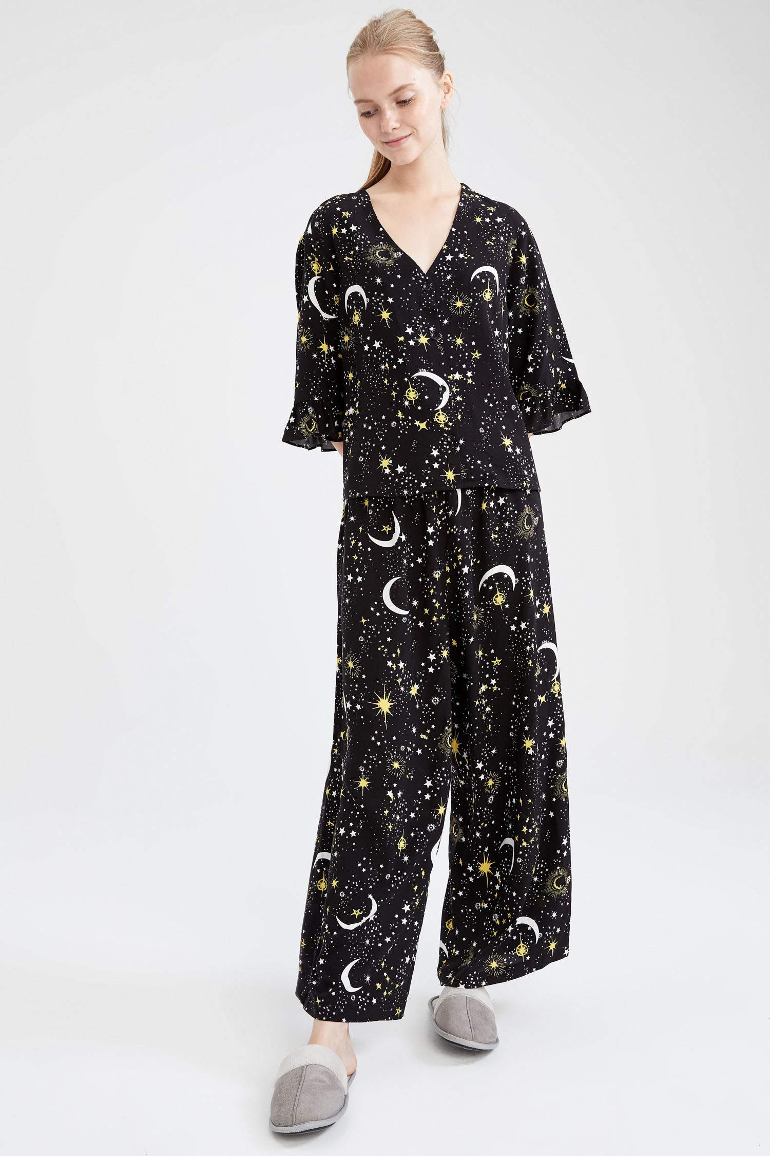 Fall In Love Regular Fit Yılbaşı Temalı Lunar Desenli Gömlek Yaka Yarım Kollu Pijama Takım