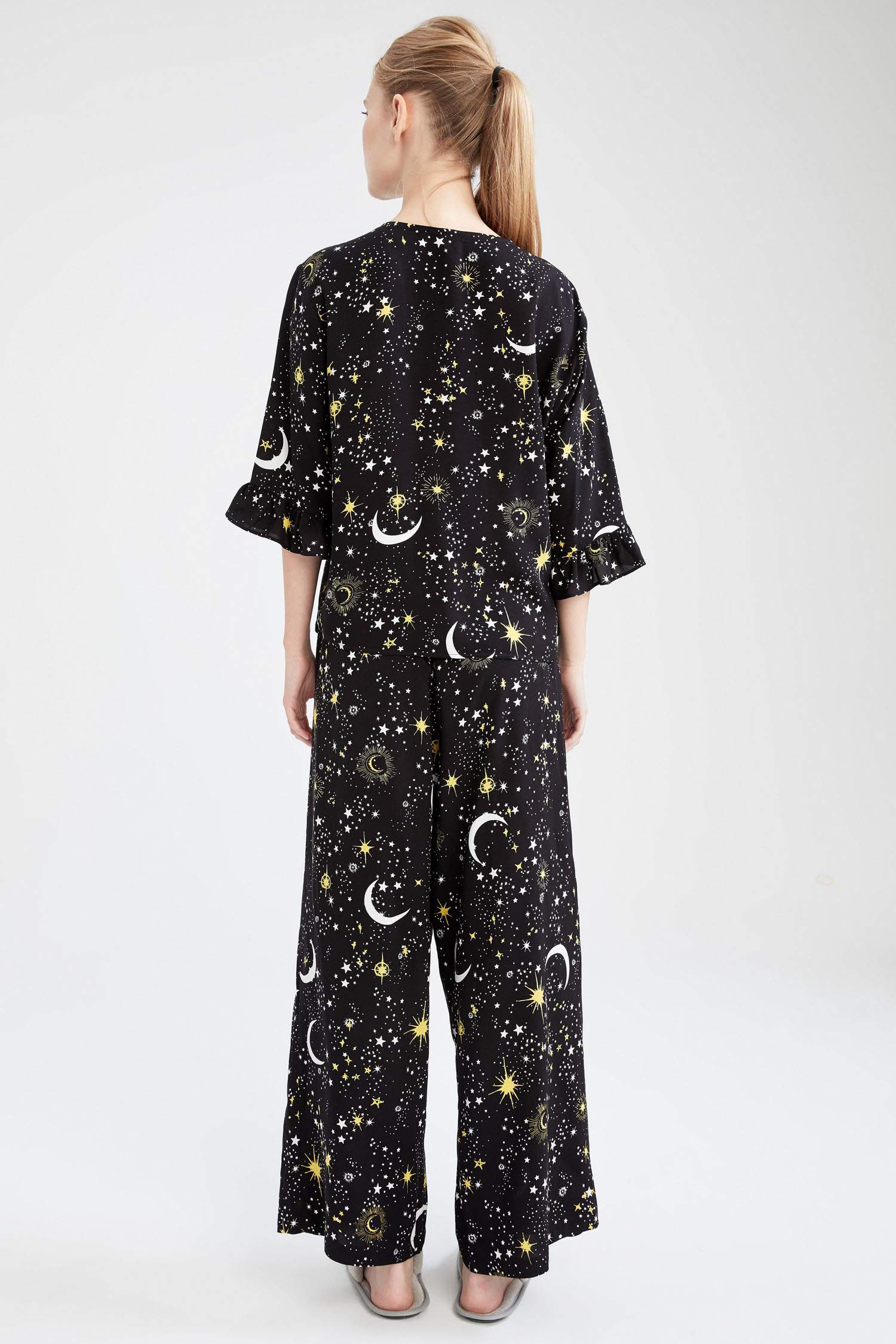 Fall In Love Regular Fit Yılbaşı Temalı Lunar Desenli Gömlek Yaka Yarım Kollu Pijama Takım