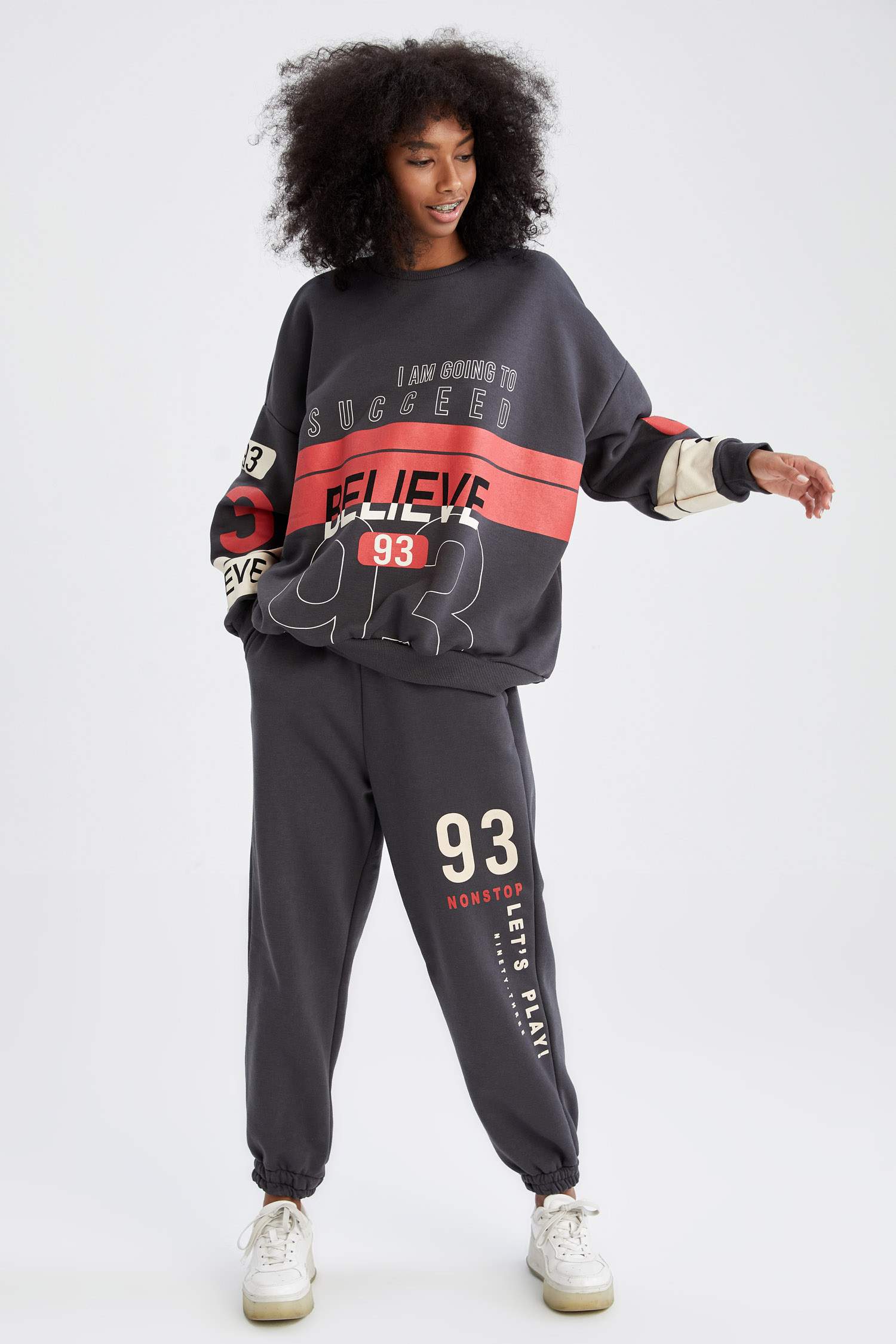 Defacto Fit Oversize Fit Bisiklet Yaka Slogan Baskılı İçi Yumuşak Tüylü Sweatshirt