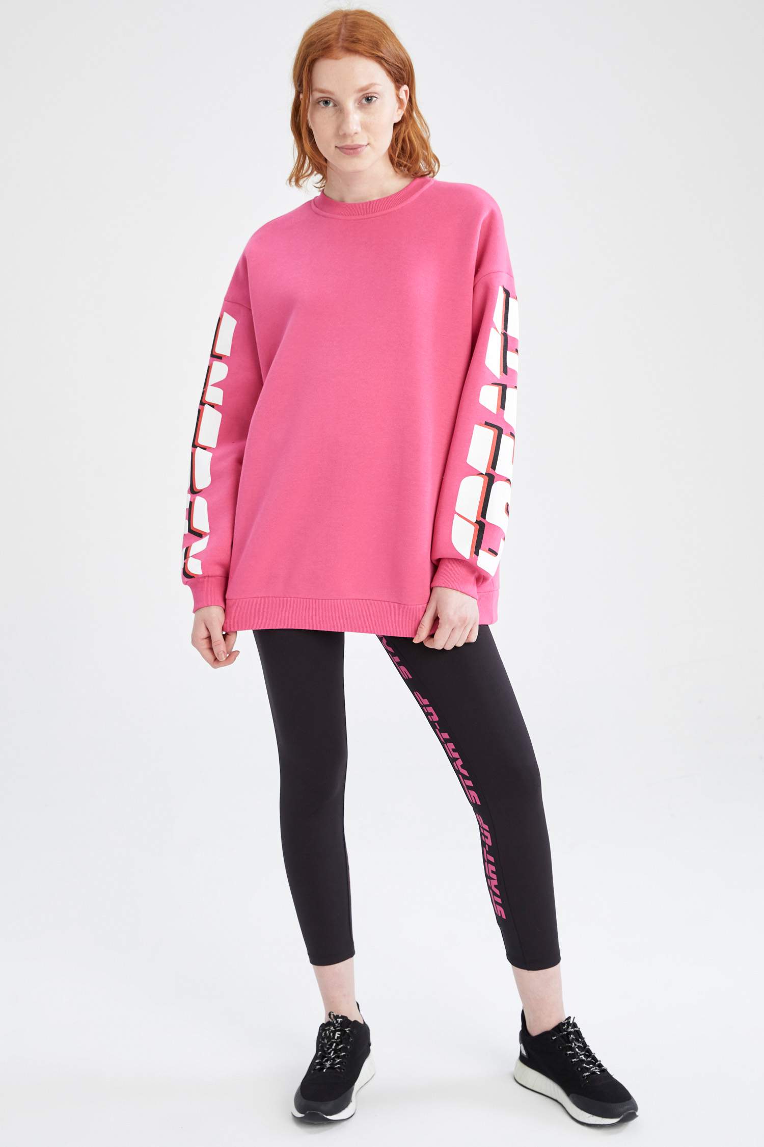 Sırtı ve Kolları Slogan Baskılı İçi Yumuşak Tüylü Oversize Fit Sweatshirt
