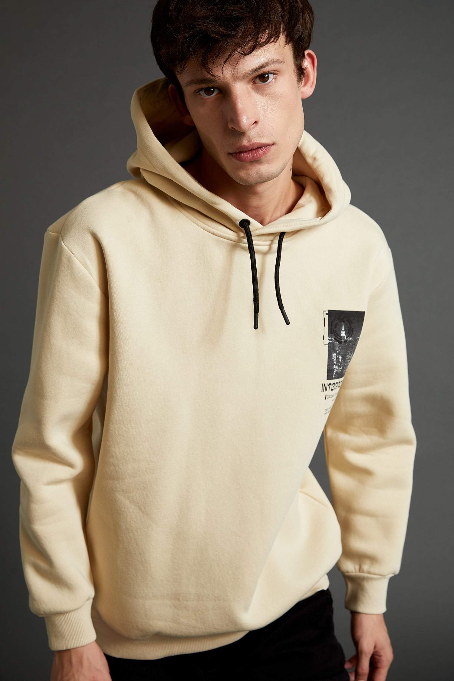 Oversize Fit Kapüşonlu Sırt Baskılı Uzun Kollu İçi Yumuşak Tüylü Sweatshirt