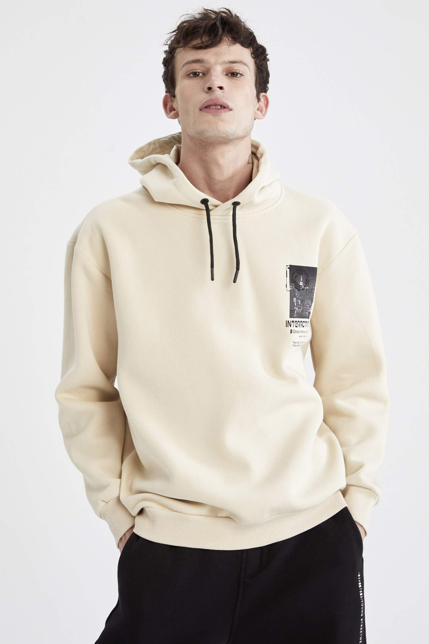 Oversize Fit Kapüşonlu Sırt Baskılı Uzun Kollu İçi Yumuşak Tüylü Sweatshirt