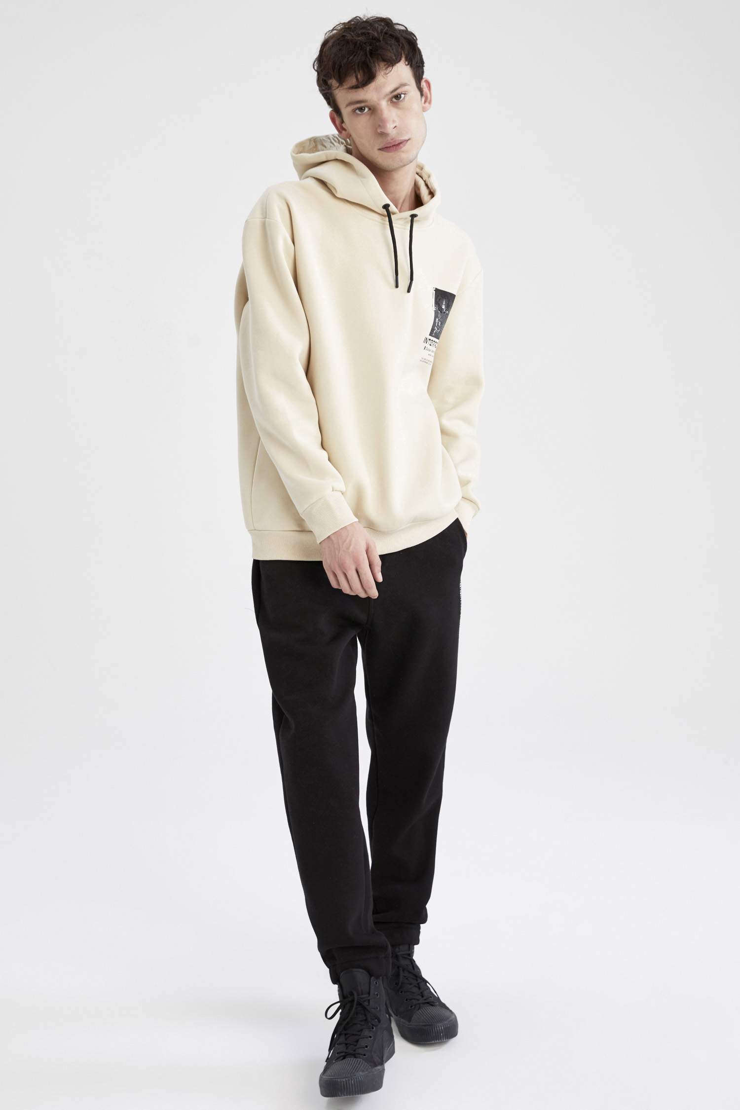 Oversize Fit Kapüşonlu Sırt Baskılı Uzun Kollu İçi Yumuşak Tüylü Sweatshirt