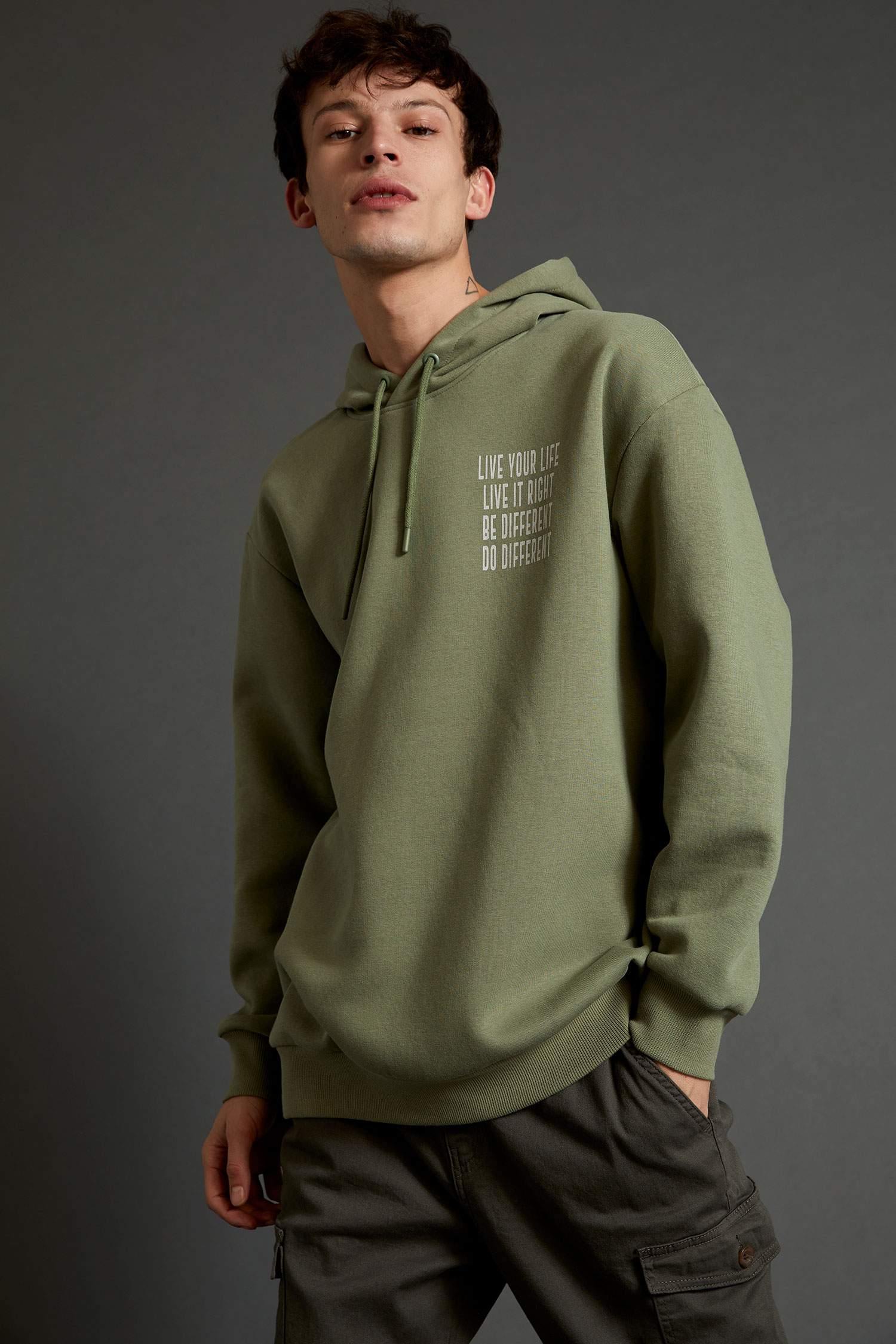 Oversize Fit Kapüşonlu Sırt Baskılı Uzun Kollu Sweatshirt