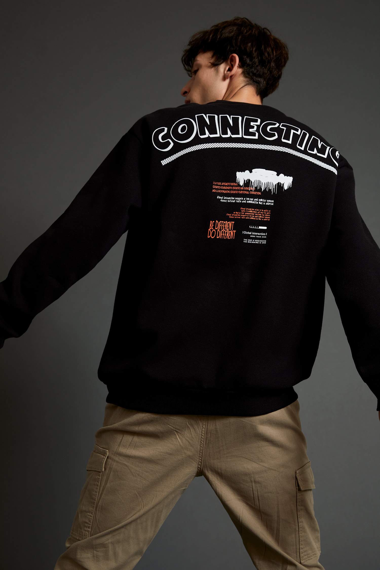 Oversize Fit Bisiklet Yaka Sırt Baskılı Uzun Kollu Sweatshirt