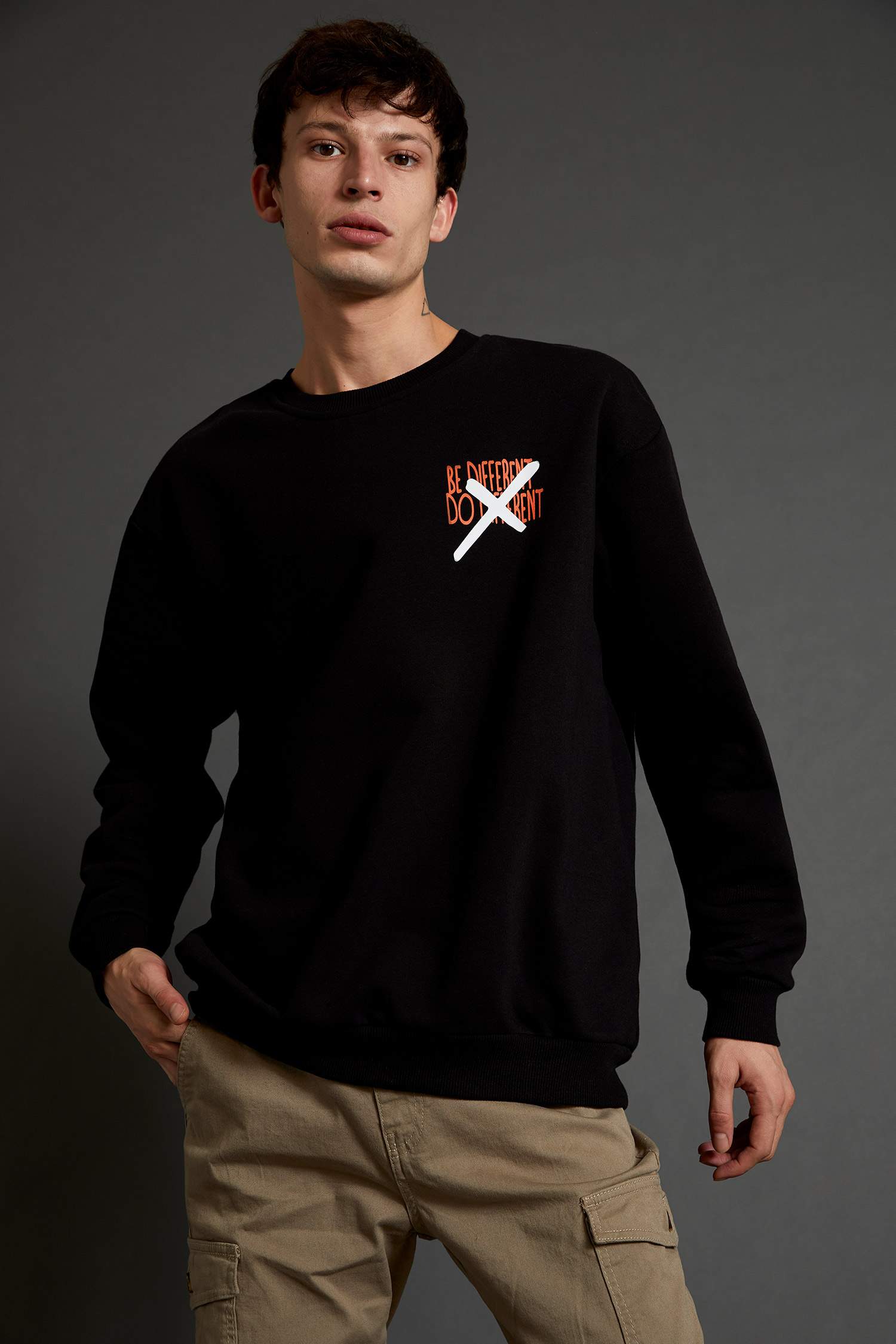 Oversize Fit Bisiklet Yaka Sırt Baskılı Uzun Kollu Sweatshirt