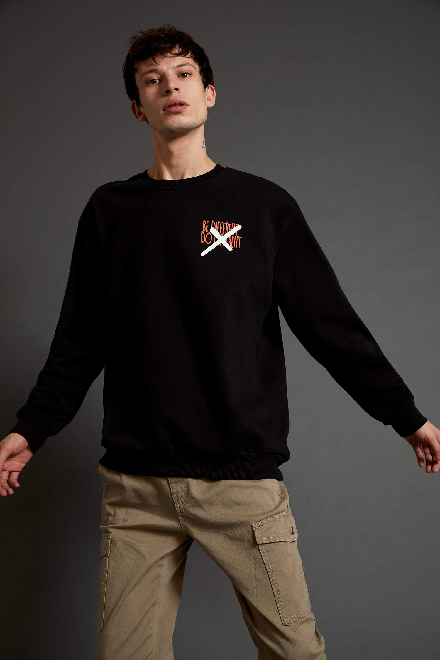 Oversize Fit Bisiklet Yaka Sırt Baskılı Uzun Kollu Sweatshirt