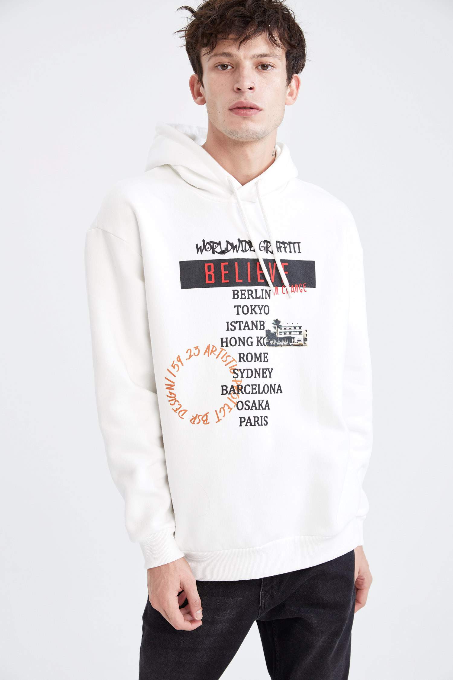 Oversize Fit Kapüşonlu Slogan Desenli Uzun Kollu Sweatshirt