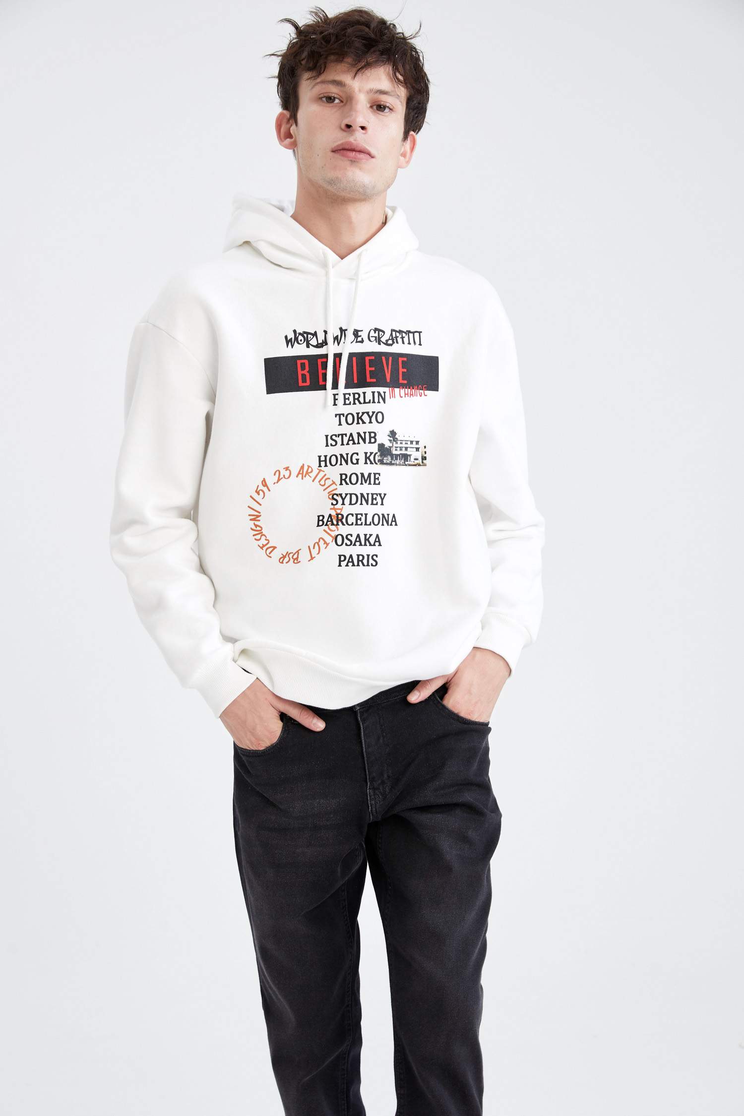 Oversize Fit Kapüşonlu Slogan Desenli Uzun Kollu Sweatshirt
