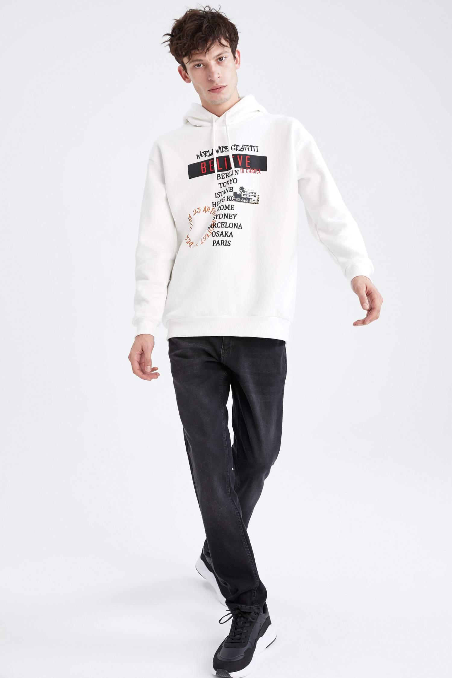 Oversize Fit Kapüşonlu Slogan Desenli Uzun Kollu Sweatshirt