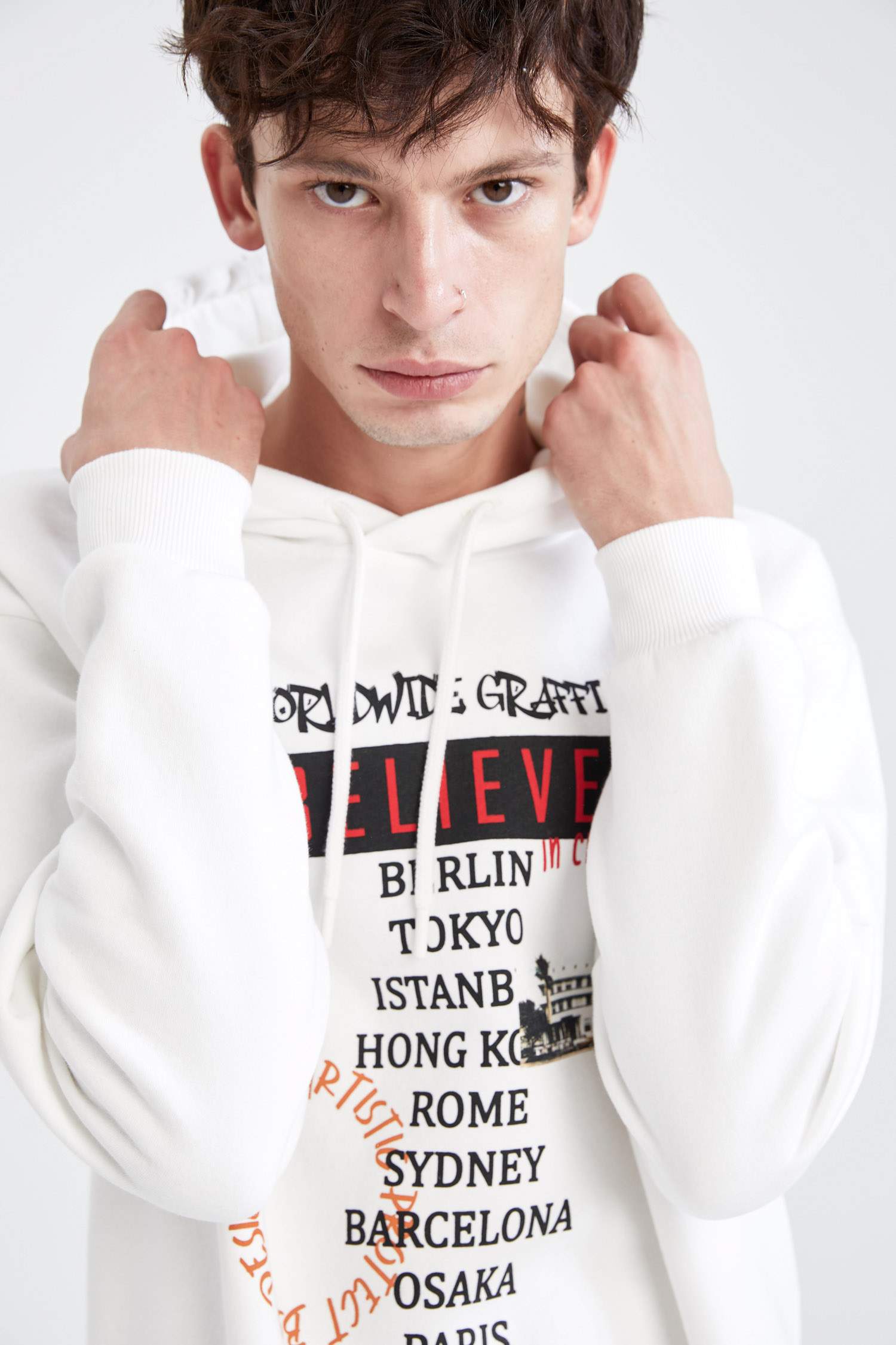 Oversize Fit Kapüşonlu Slogan Desenli Uzun Kollu Sweatshirt