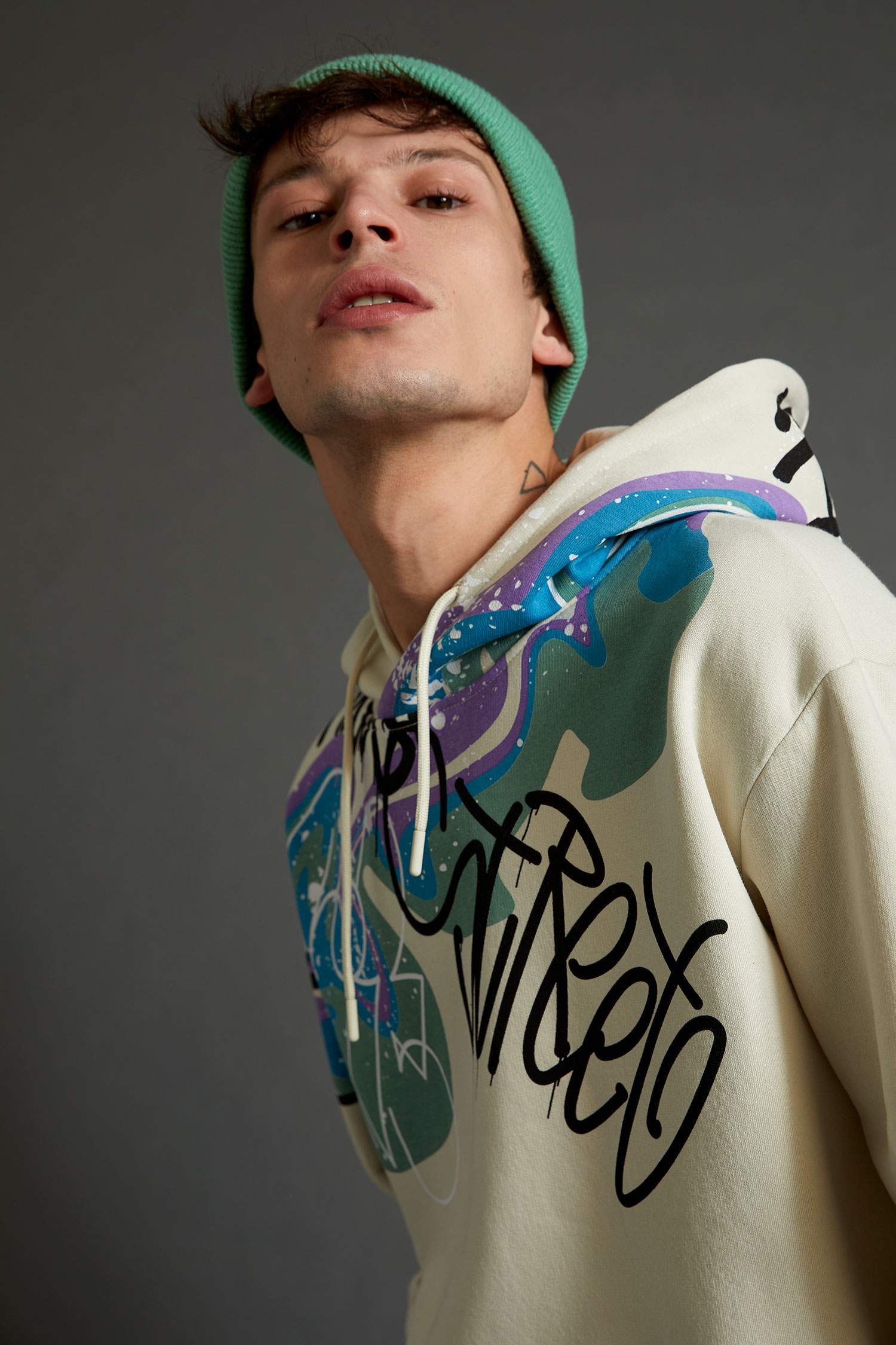 Boxy Fit Kapüşonlu Sırt Baskılı Uzun Kollu İçi Yumuşak Tüylü Sweatshirt