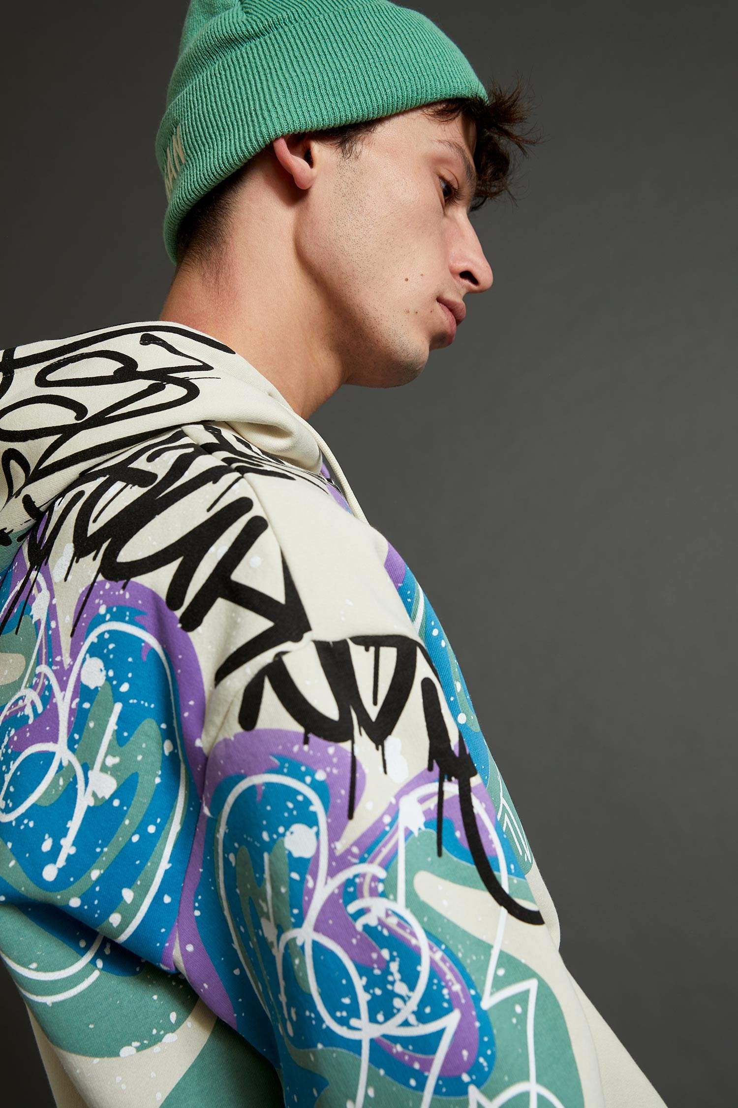 Boxy Fit Kapüşonlu Sırt Baskılı Uzun Kollu İçi Yumuşak Tüylü Sweatshirt