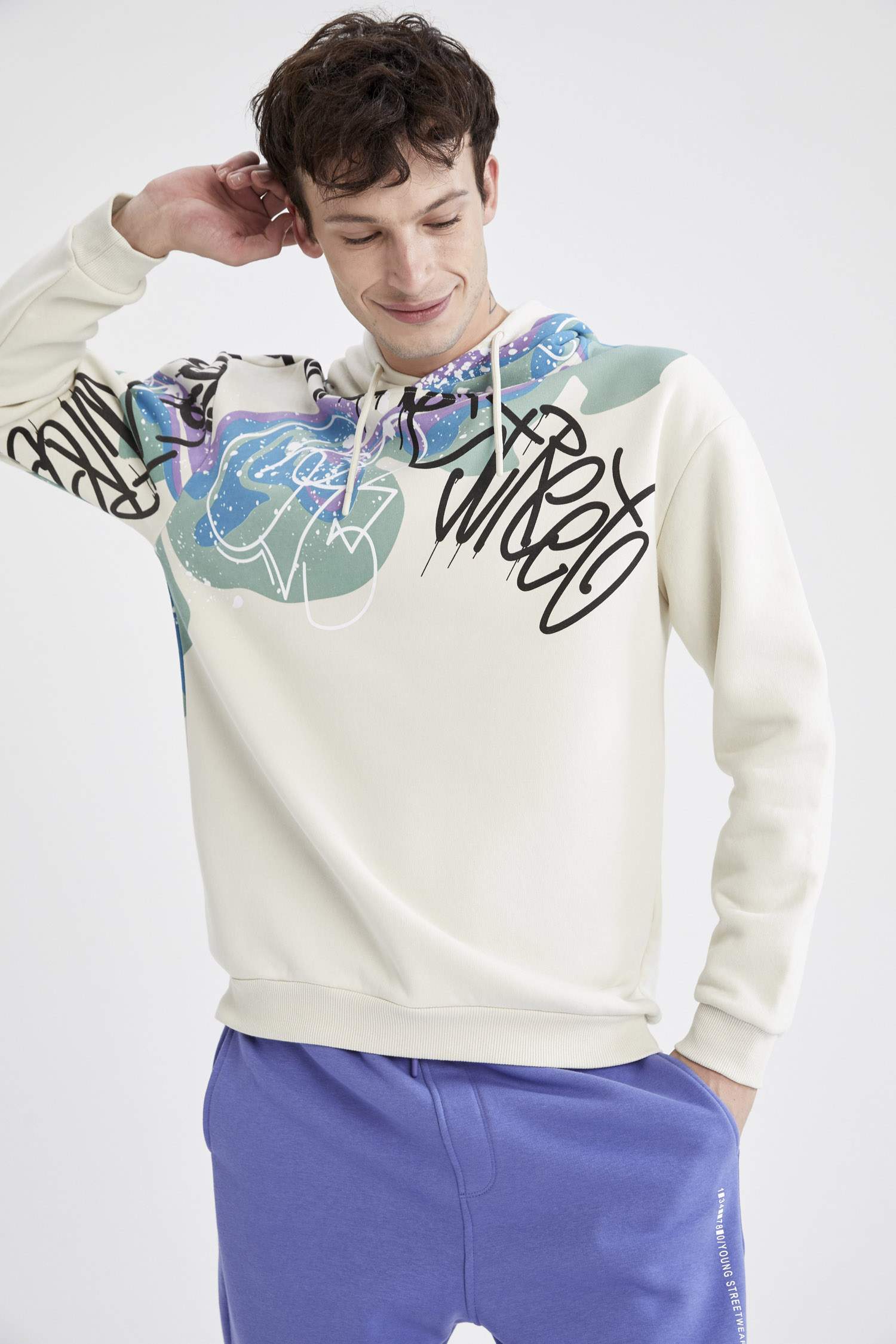 Boxy Fit Kapüşonlu Sırt Baskılı Uzun Kollu İçi Yumuşak Tüylü Sweatshirt