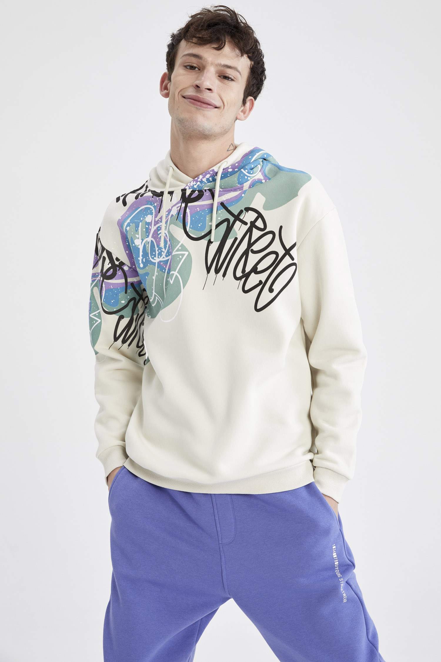 Boxy Fit Kapüşonlu Sırt Baskılı Uzun Kollu İçi Yumuşak Tüylü Sweatshirt