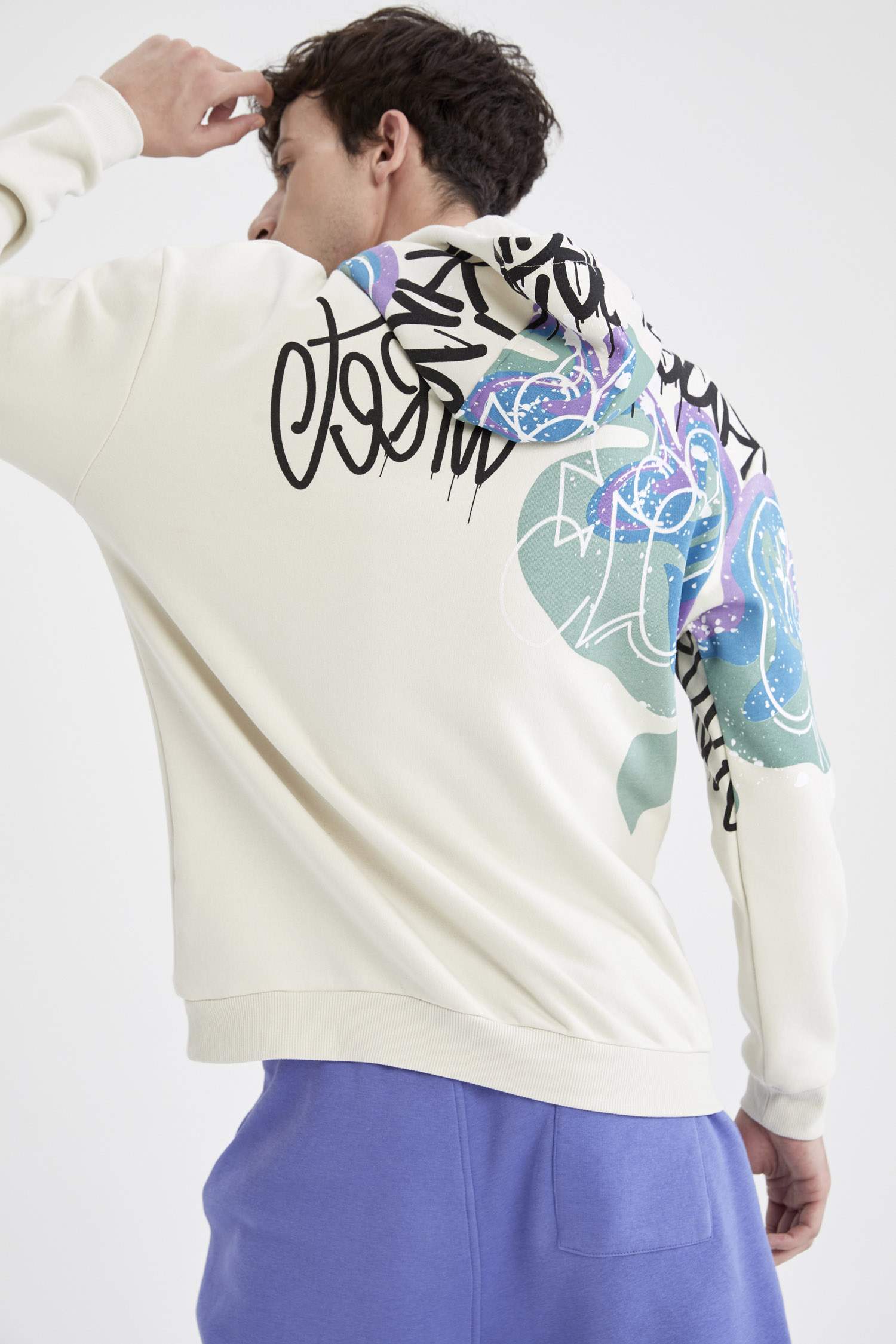 Boxy Fit Kapüşonlu Sırt Baskılı Uzun Kollu İçi Yumuşak Tüylü Sweatshirt