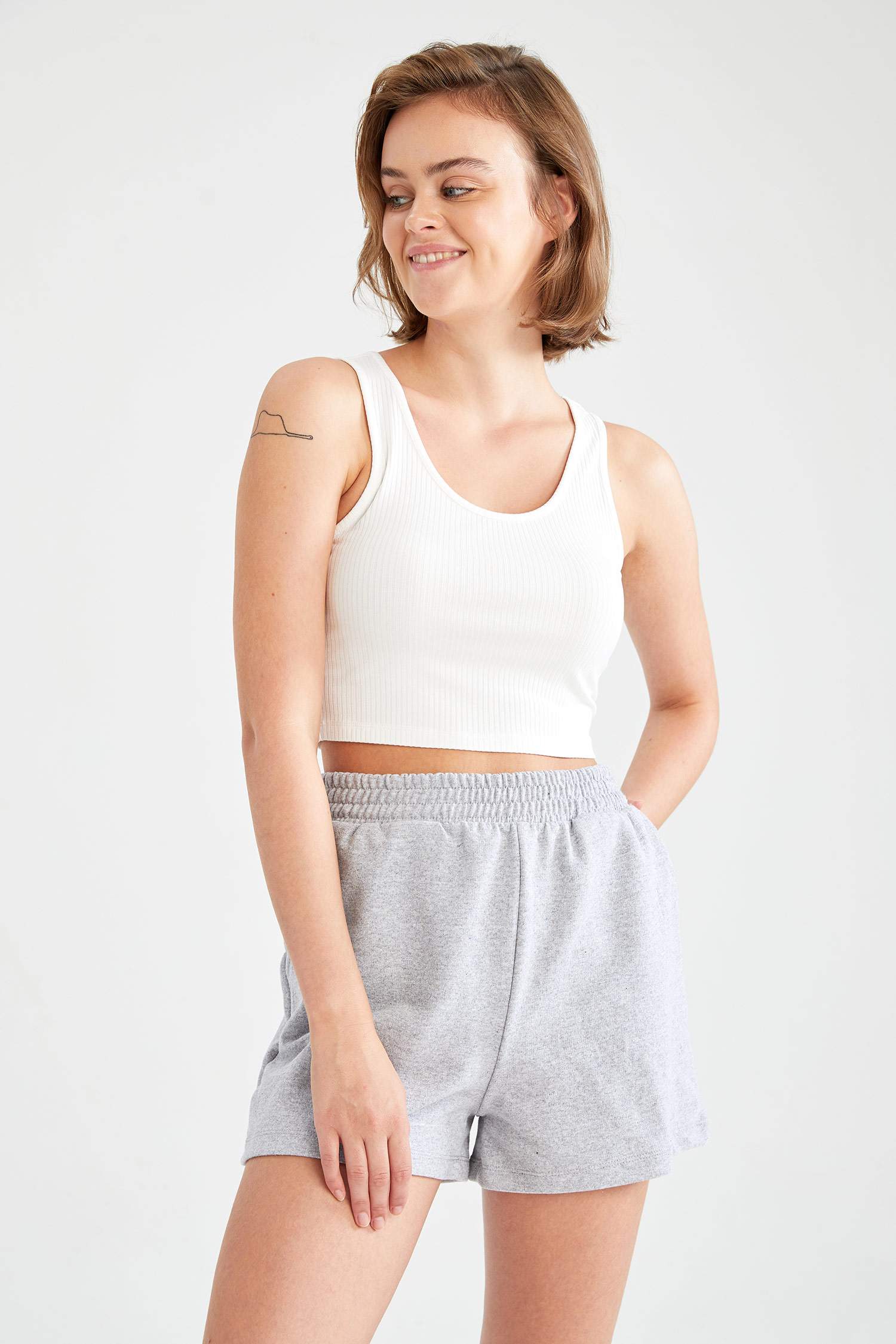 Cepli Beli Lastikli Relax Fit Mini Şort