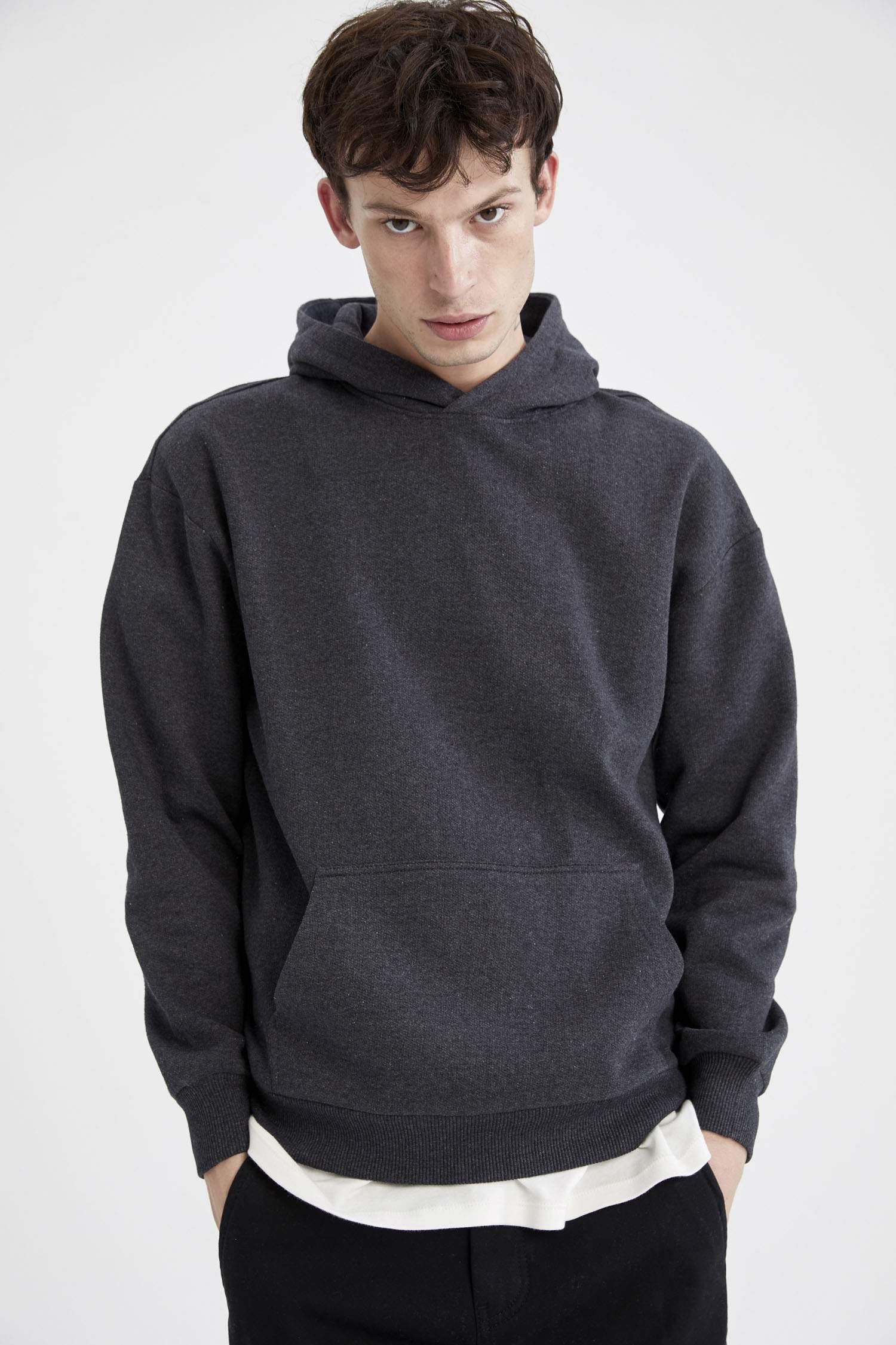 Oversize Fit Kapüşonlu Kanguru Cepli Uzun Kollu Sweatshirt