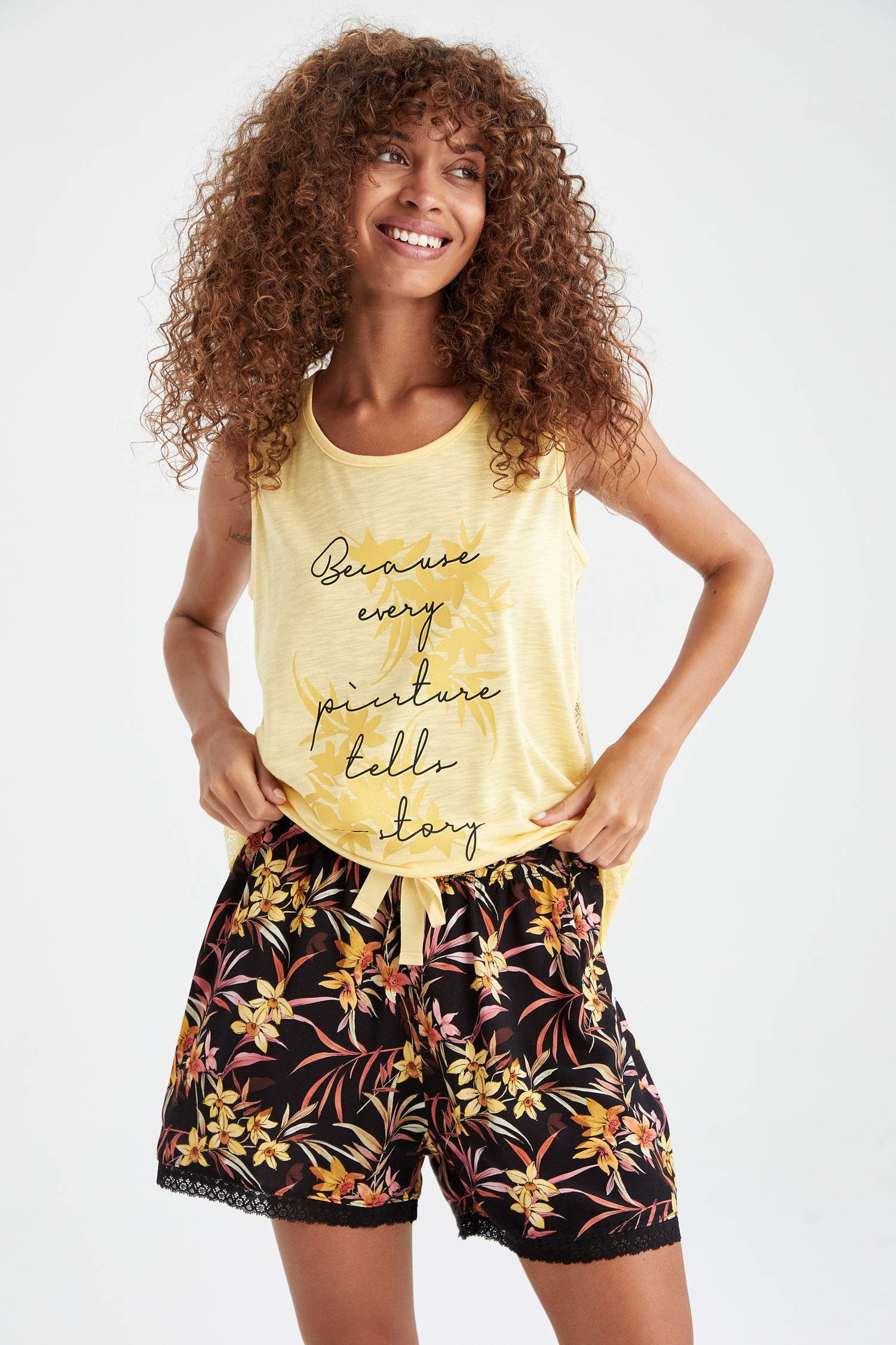 Slogan Baskılı Kolsuz Üst ve Desenli Şort Pijama Takımı
