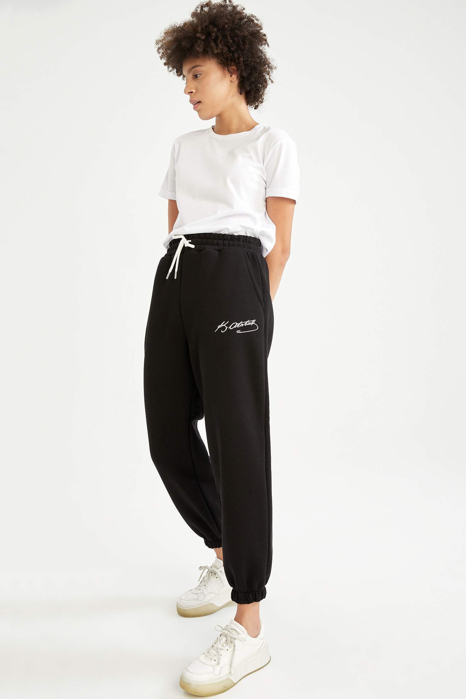 29 Ekim K. Atatürk İmzalı Oversize Fit Jogger Eşofman Altı