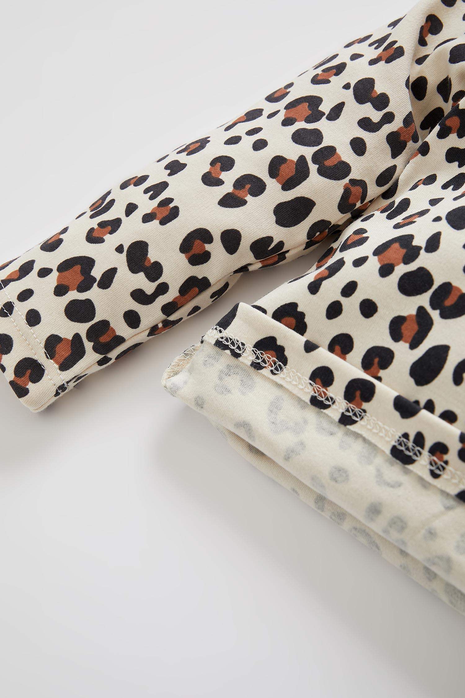 Kız Bebek Leopar Desenli Pamuklu Uzun Kollu Pijama Takım