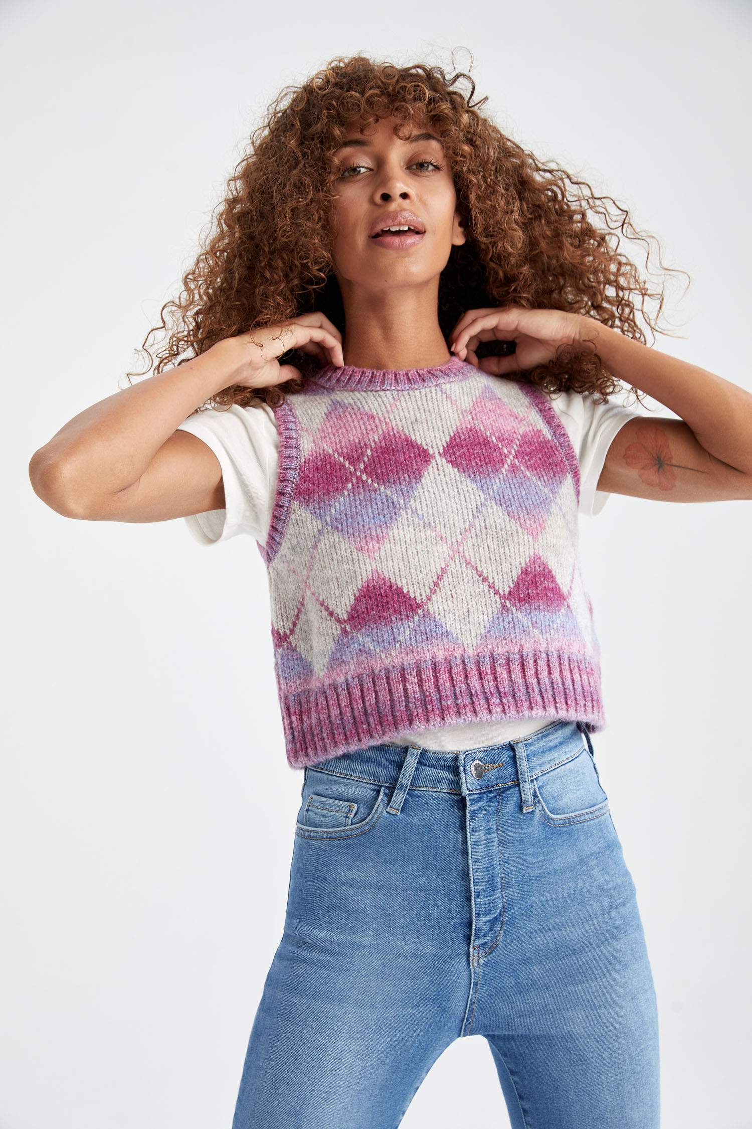 Baklava Desenli V Yaka Regular Fit Crop Triko Süveter
