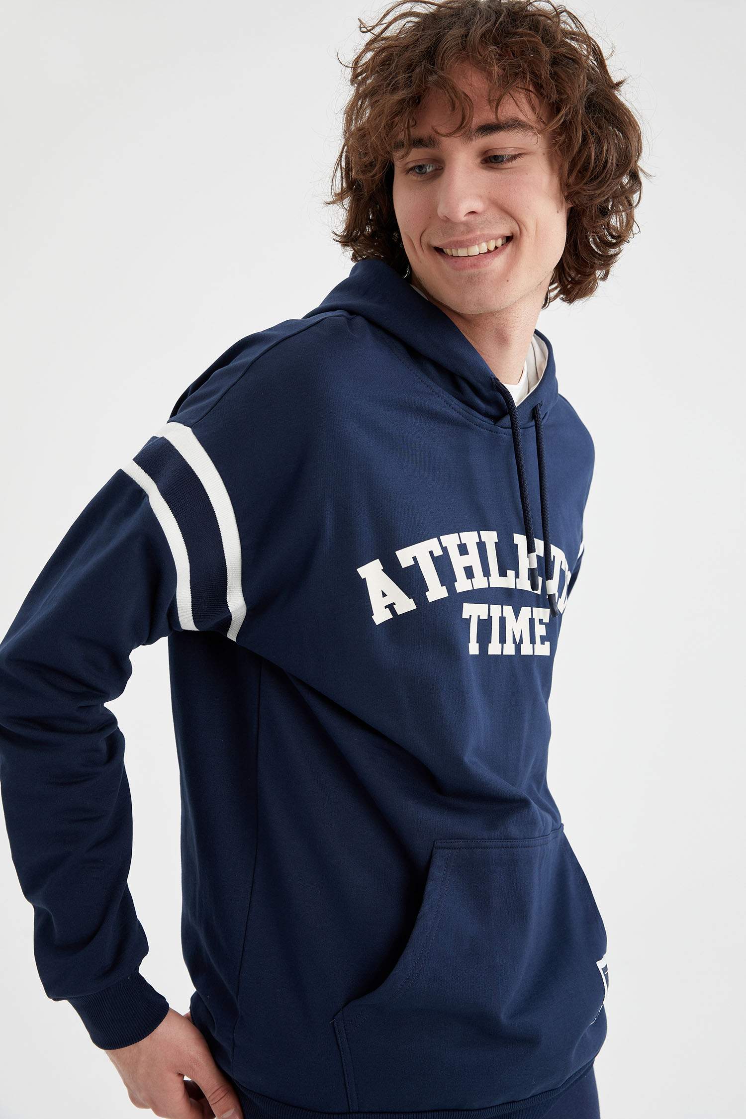 Boxy Fit Kapüşonlu Kolej Desenli İçi Yumuşak Tüylü Sweatshirt