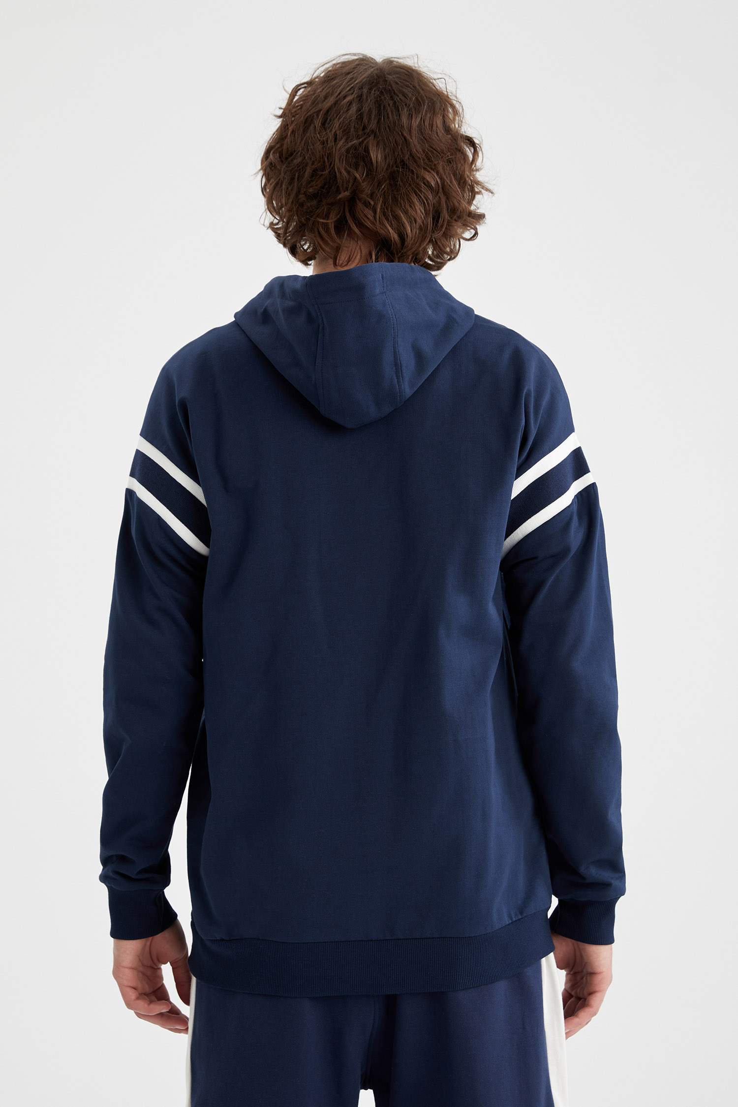 Boxy Fit Kapüşonlu Kolej Desenli İçi Yumuşak Tüylü Sweatshirt