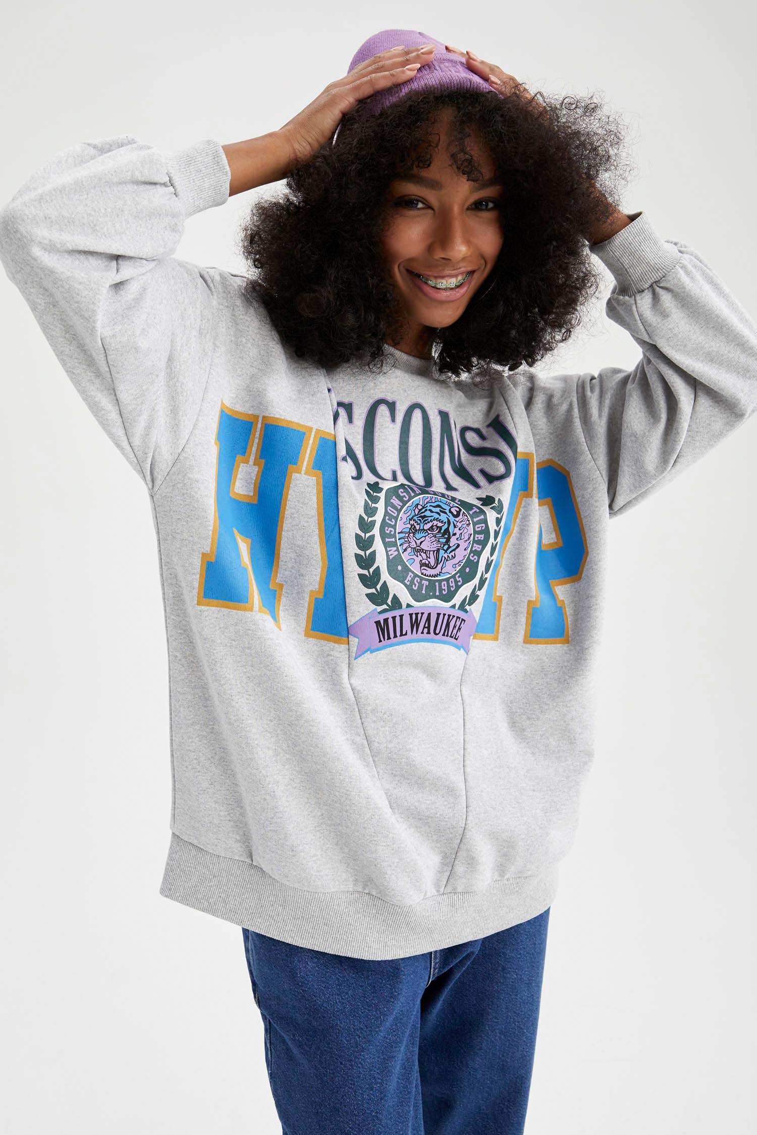 Oversize Fit Kolej Baskılı İçi Yumuşak Tüylü Bisiklet Yaka Sweatshirt.
