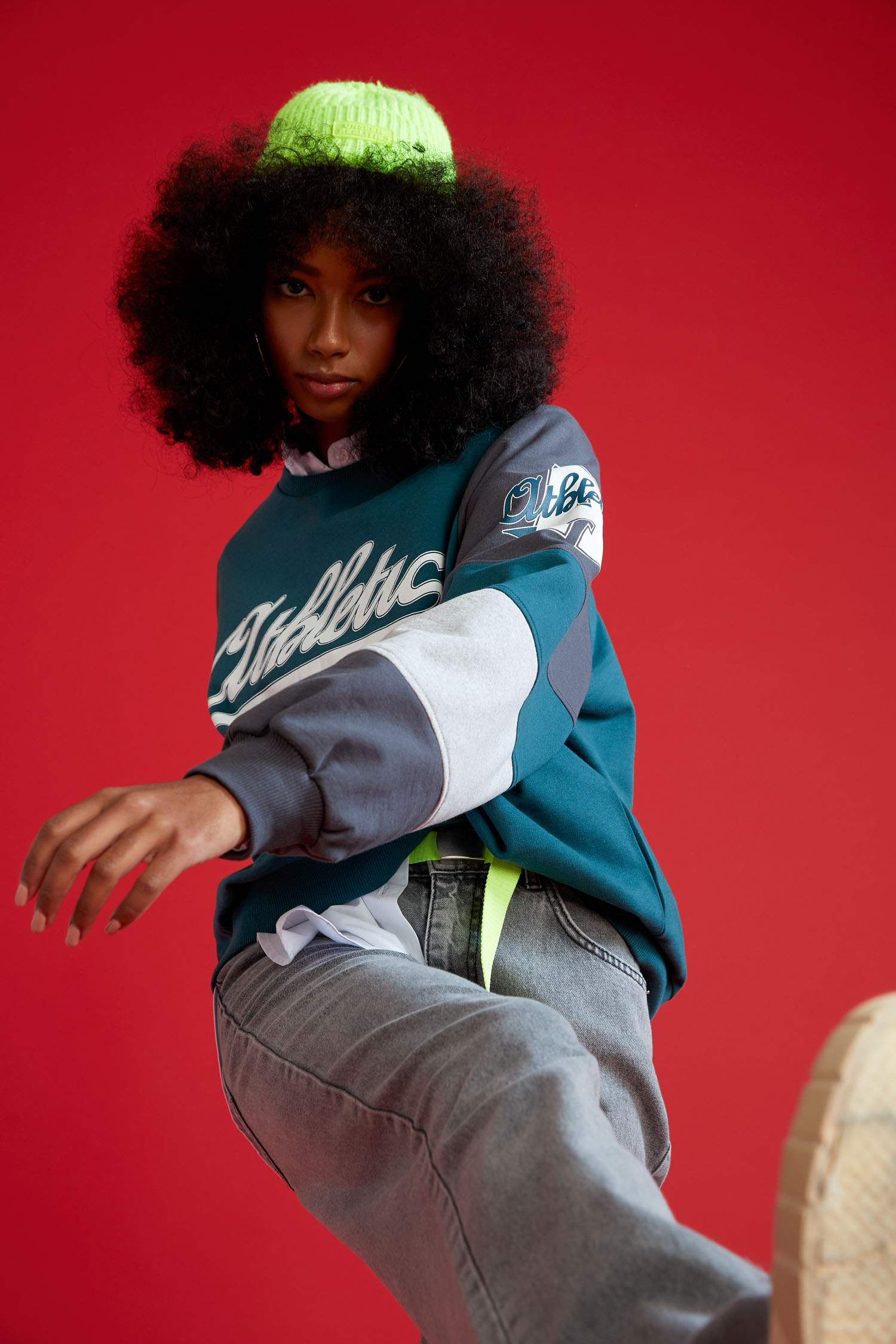 Oversize Fit Bisiklet Yaka Kolej Baskılı Uzun Kollu Sweatshirt