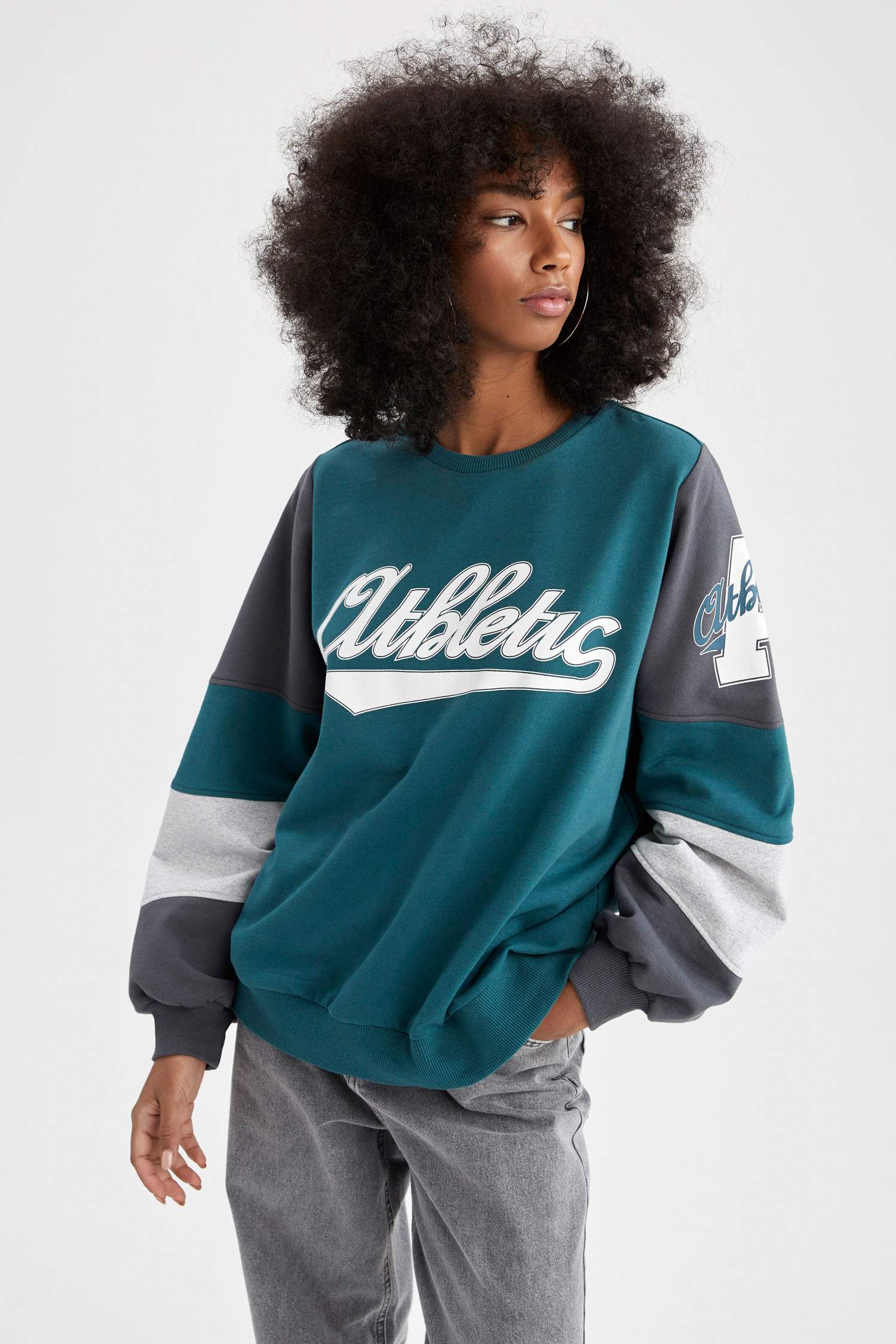 Oversize Fit Bisiklet Yaka Kolej Baskılı Uzun Kollu Sweatshirt