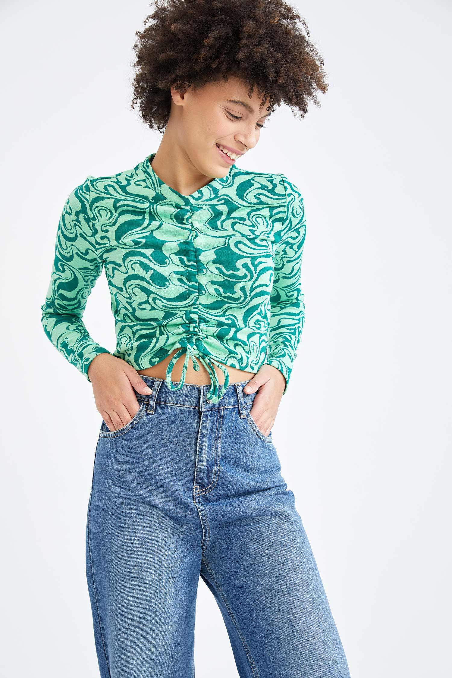 Coool Soyut Baskılı Yarım Balıkçı Yaka Slim Fit Beli Büzgülü Uzun Kollu Tişört