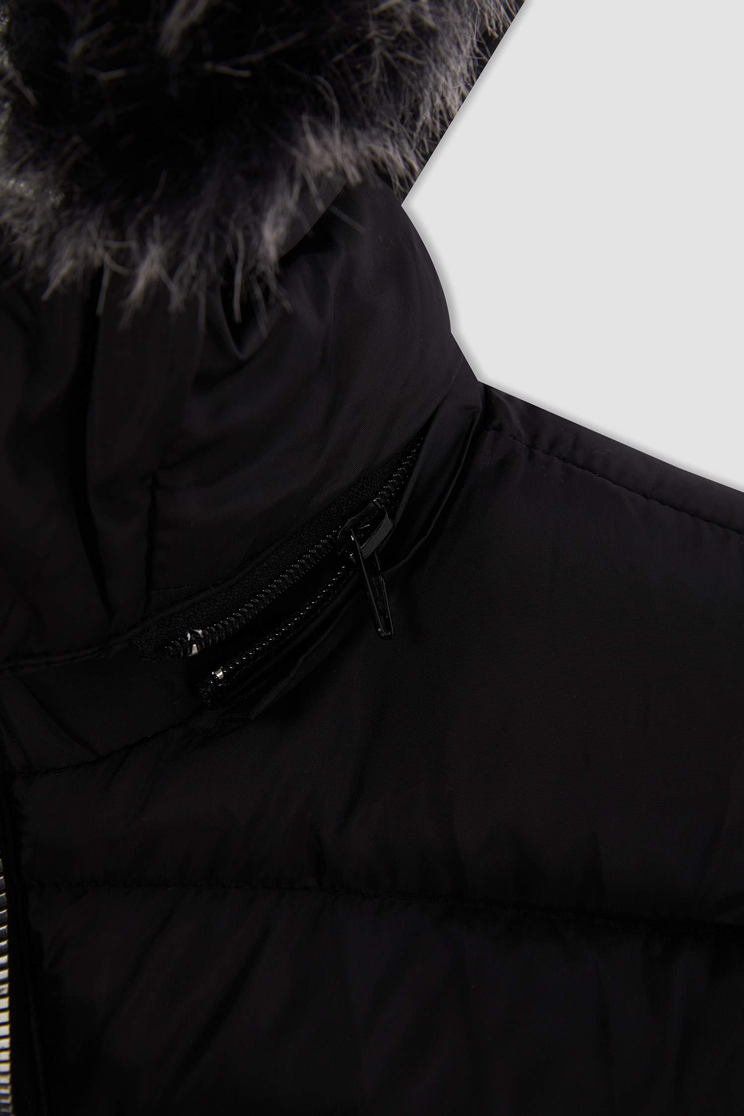 Kız Çocuk Kapüşonlu Suni Kürklü Polar Astarlı Kapitone Uzun Parka.