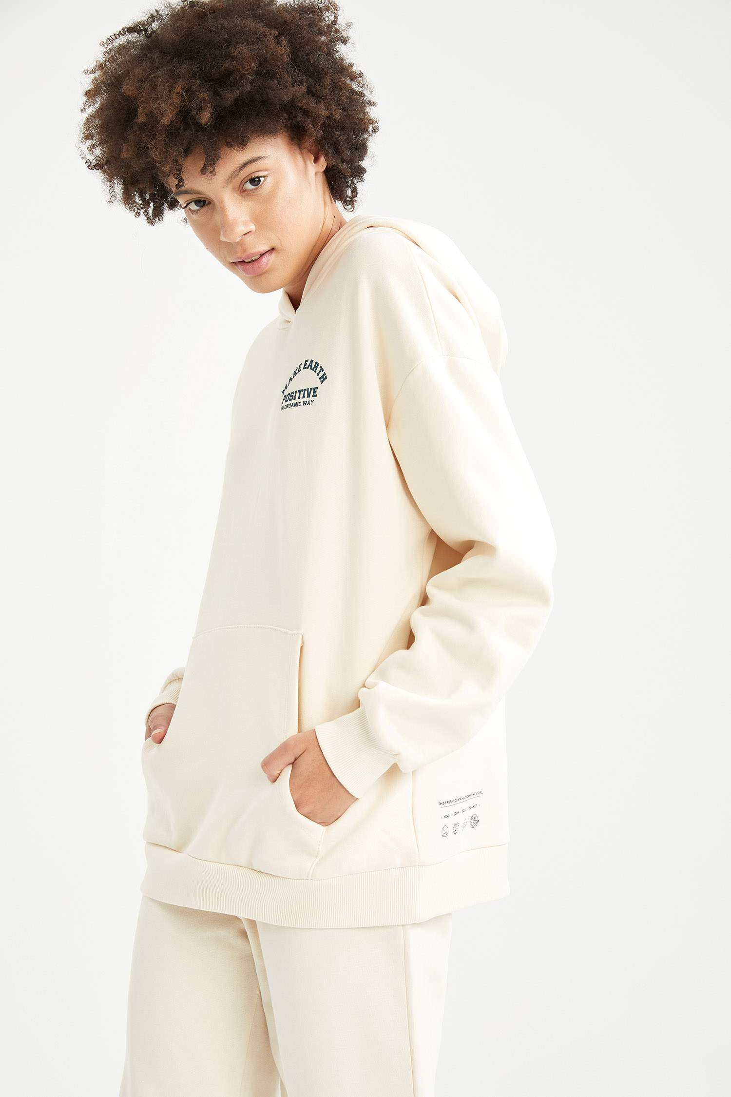 Defacto Fit Oversize Fit Slogan Baskılı Organik Pamuklu Cepli Kapüşonlu Sweatshirt