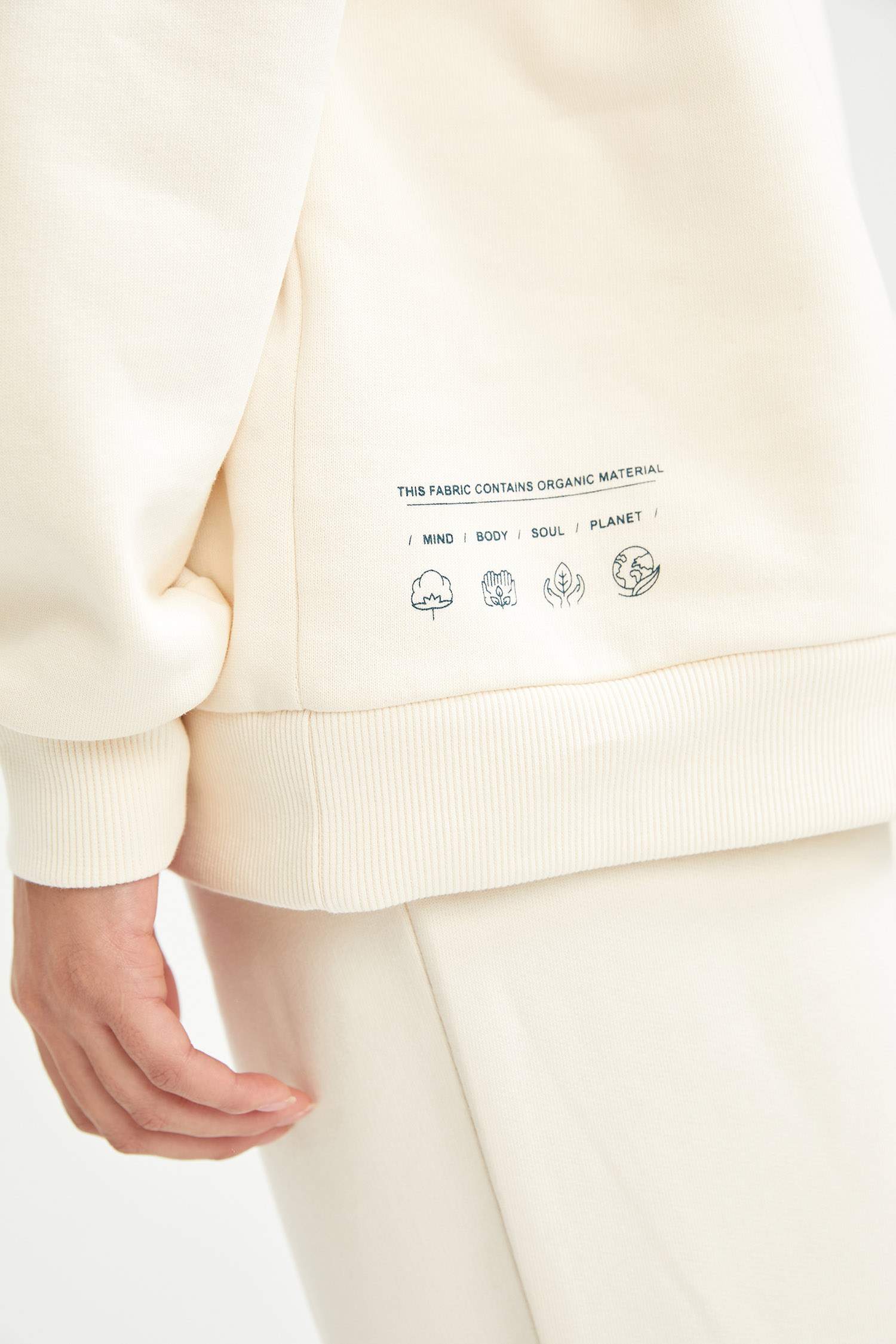 Defacto Fit Oversize Fit Slogan Baskılı Organik Pamuklu Cepli Kapüşonlu Sweatshirt