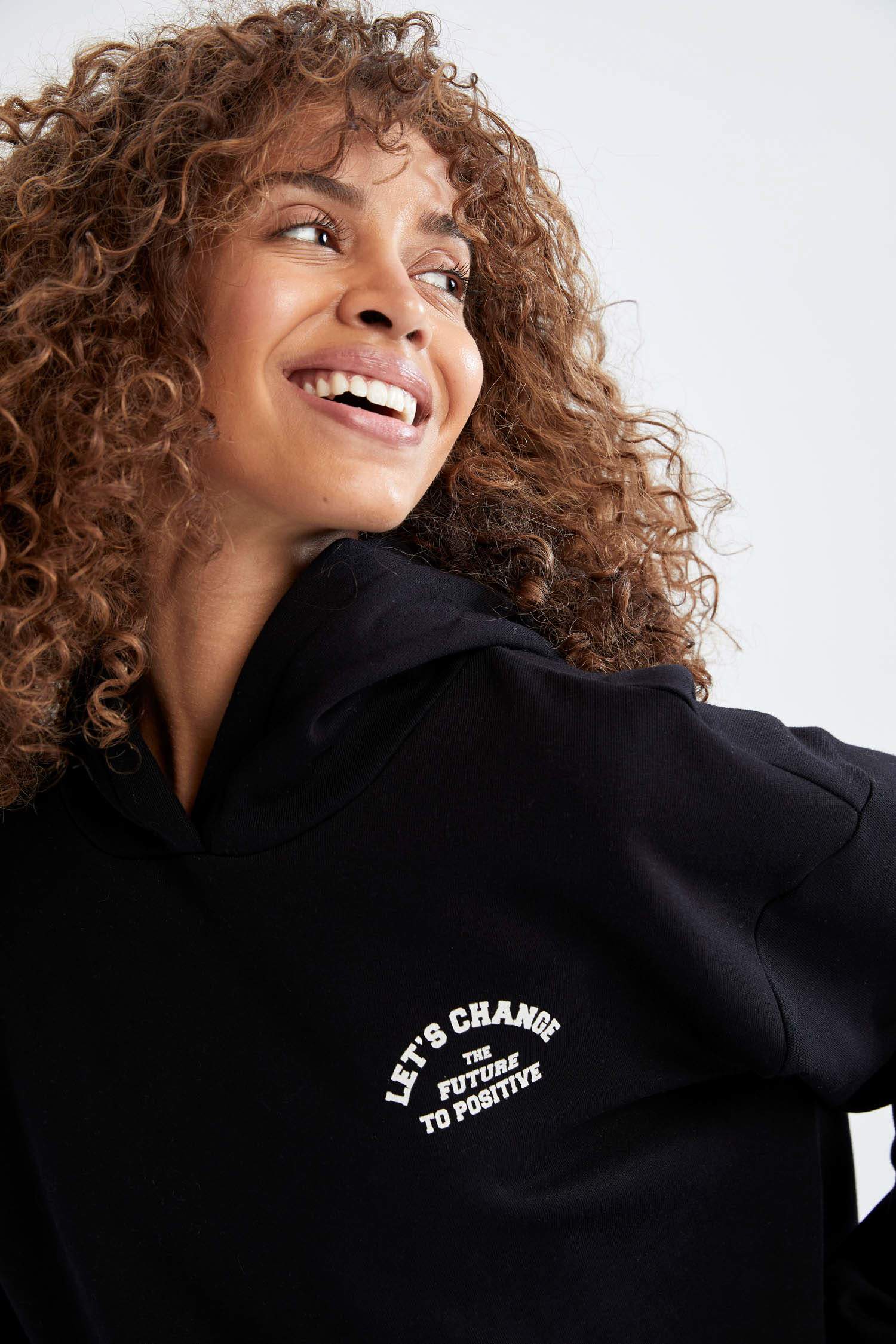 Defacto Fit Oversize Fit Slogan Baskılı Organik Pamuklu Cepli Kapüşonlu Sweatshirt