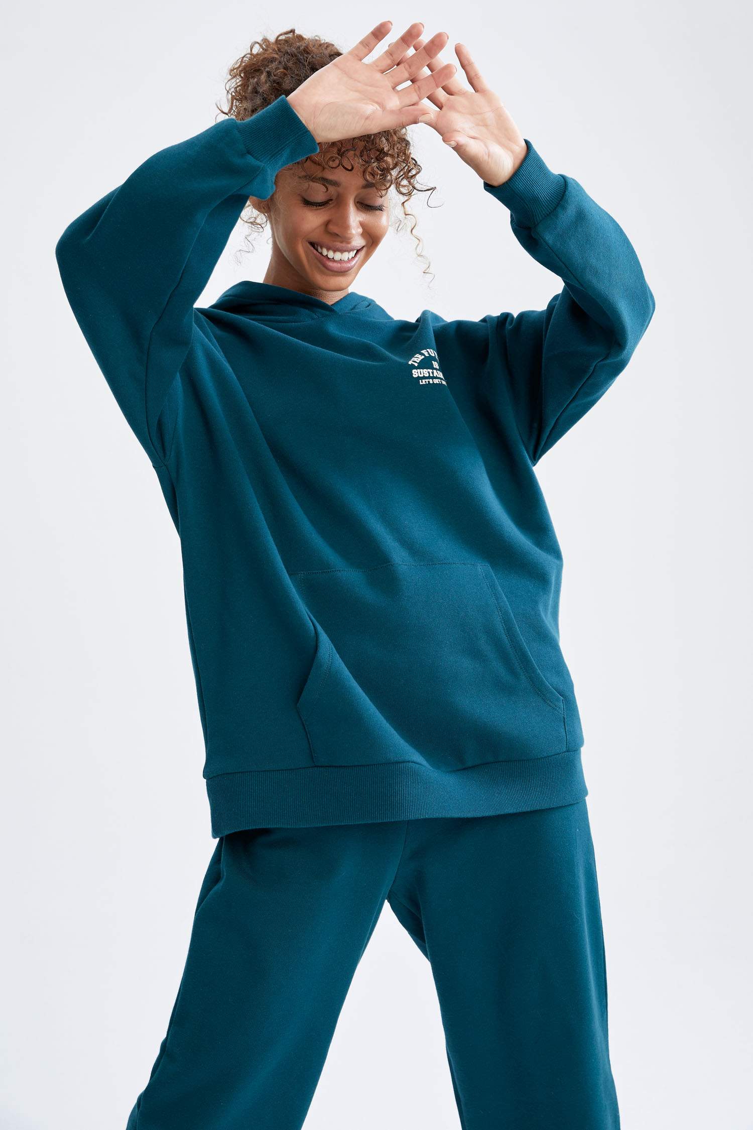 Defacto Fit Oversize Fit Slogan Baskılı Organik Pamuklu Cepli Kapüşonlu Sweatshirt