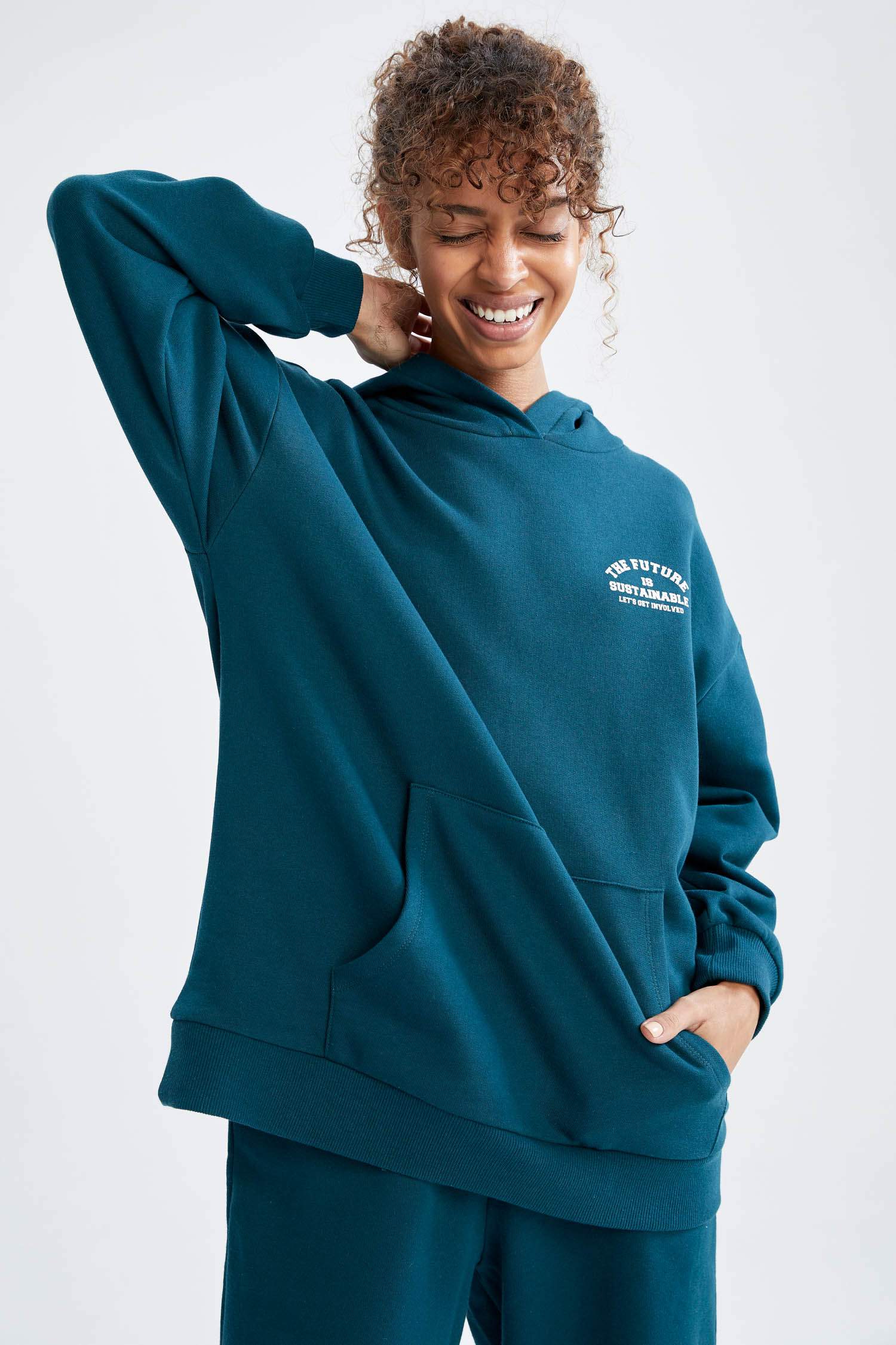 Defacto Fit Oversize Fit Slogan Baskılı Organik Pamuklu Cepli Kapüşonlu Sweatshirt