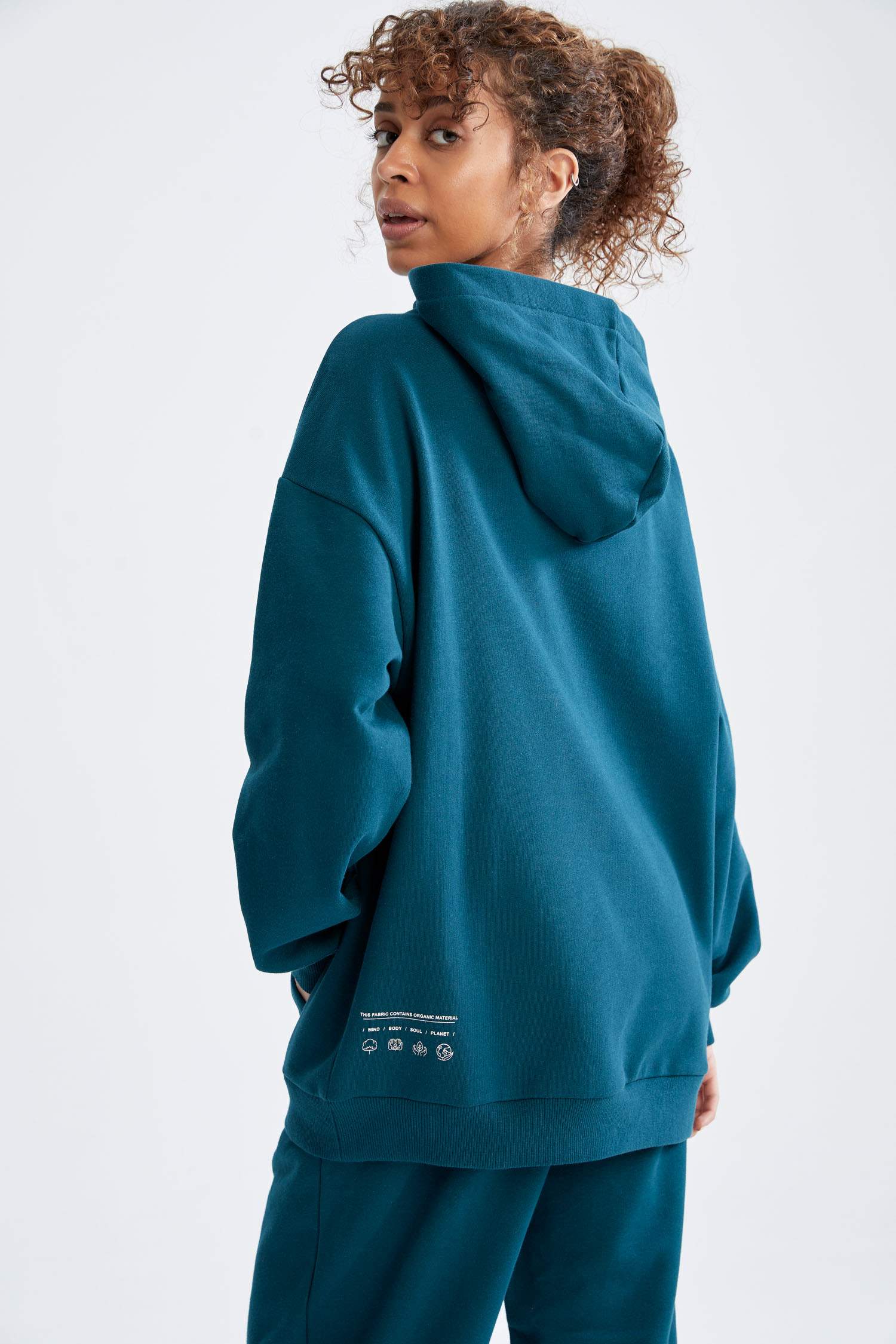 Defacto Fit Oversize Fit Slogan Baskılı Organik Pamuklu Cepli Kapüşonlu Sweatshirt