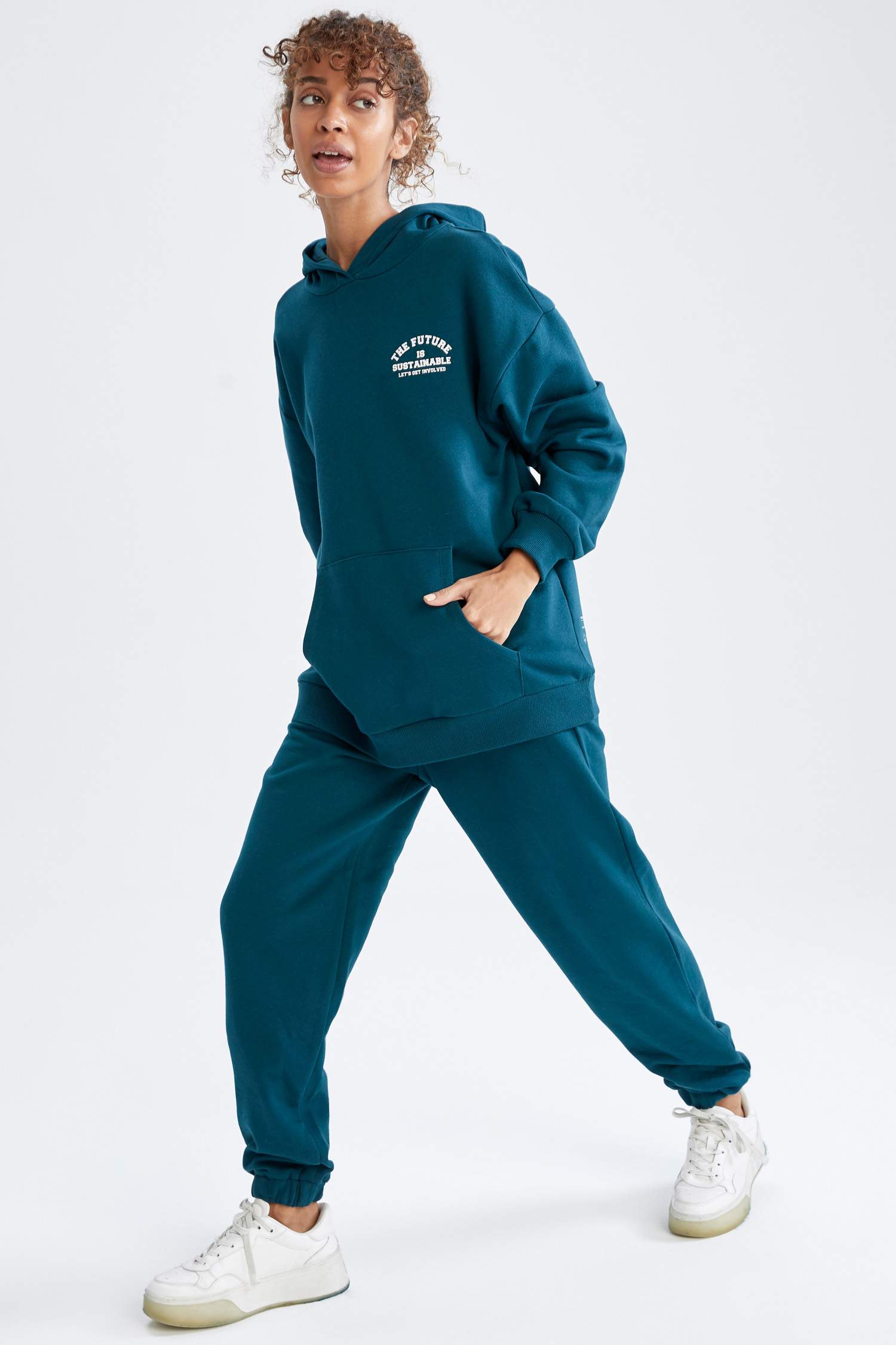 Defacto Fit Oversize Fit Slogan Baskılı Organik Pamuklu Cepli Kapüşonlu Sweatshirt