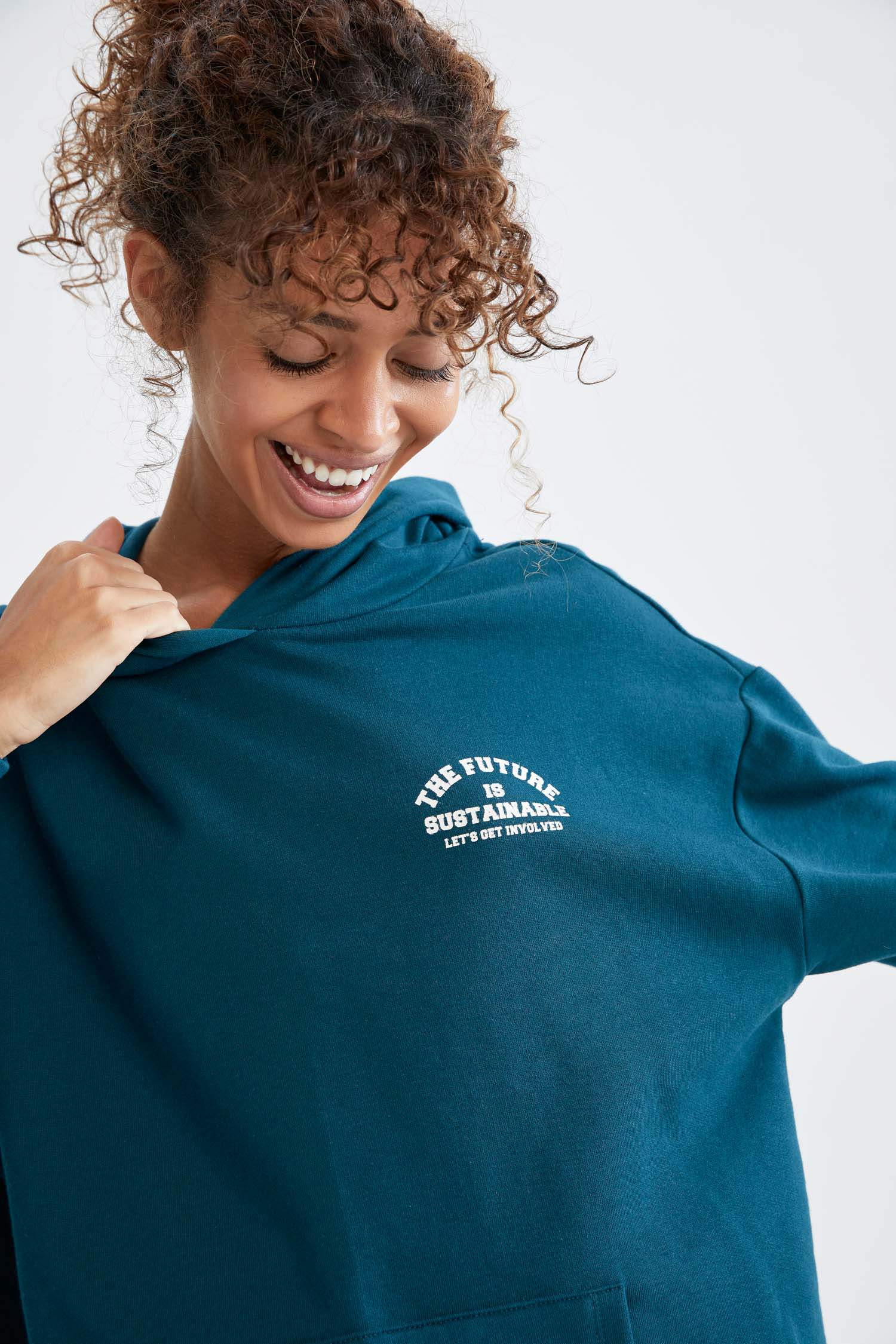 Defacto Fit Oversize Fit Slogan Baskılı Organik Pamuklu Cepli Kapüşonlu Sweatshirt