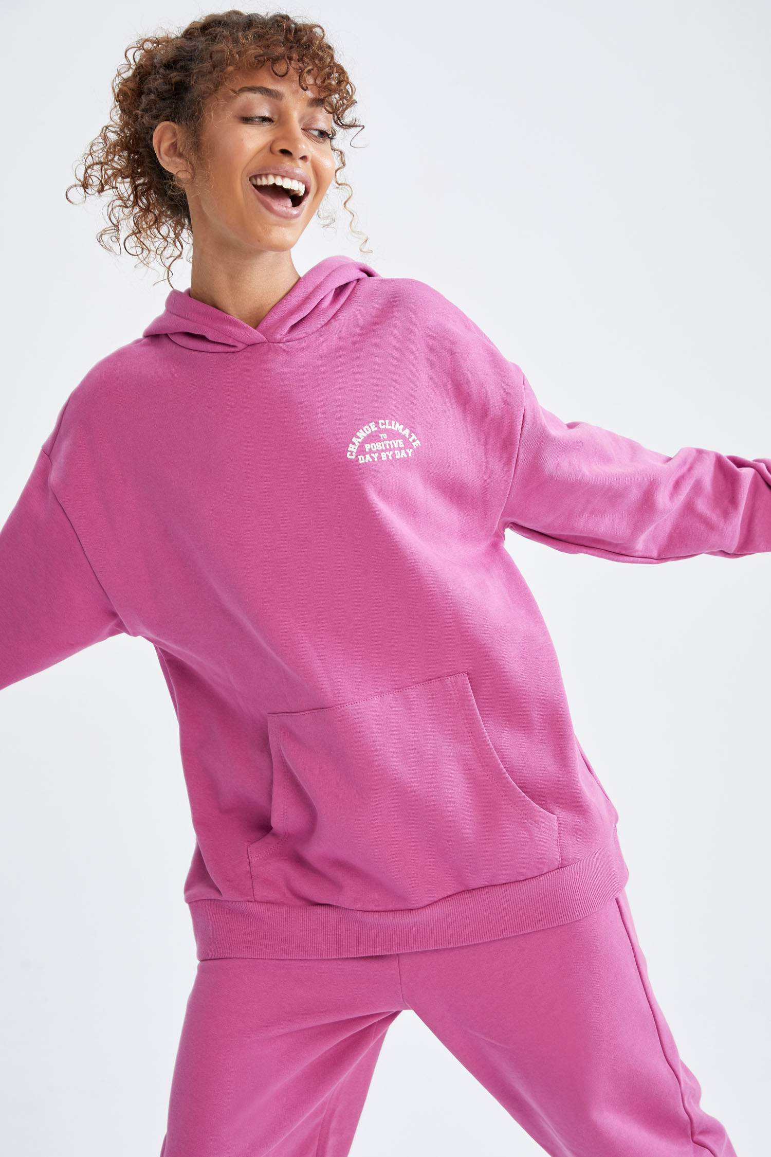 Defacto Fit Oversize Fit Slogan Baskılı Organik Pamuklu Cepli Kapüşonlu Sweatshirt