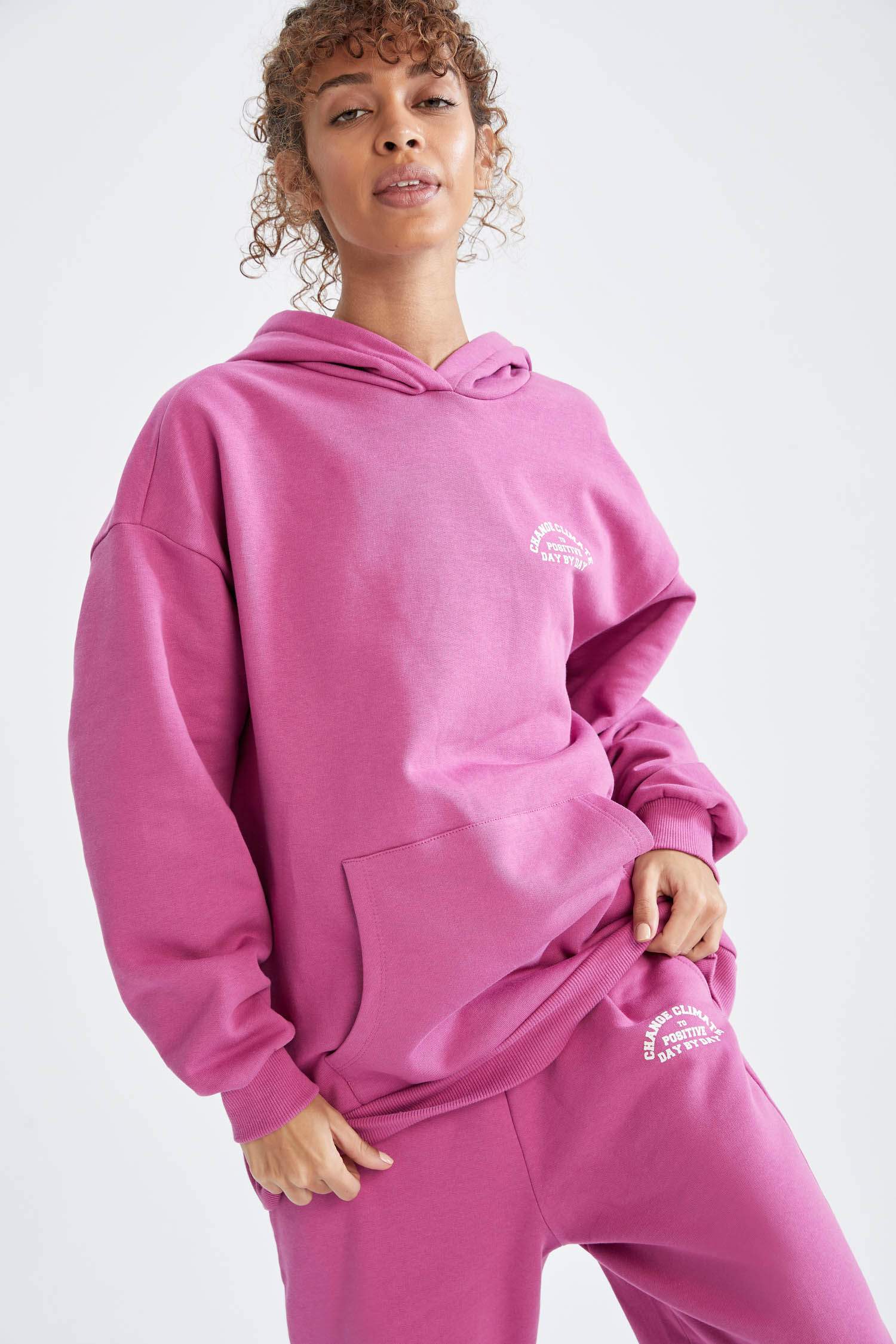 Defacto Fit Oversize Fit Slogan Baskılı Organik Pamuklu Cepli Kapüşonlu Sweatshirt