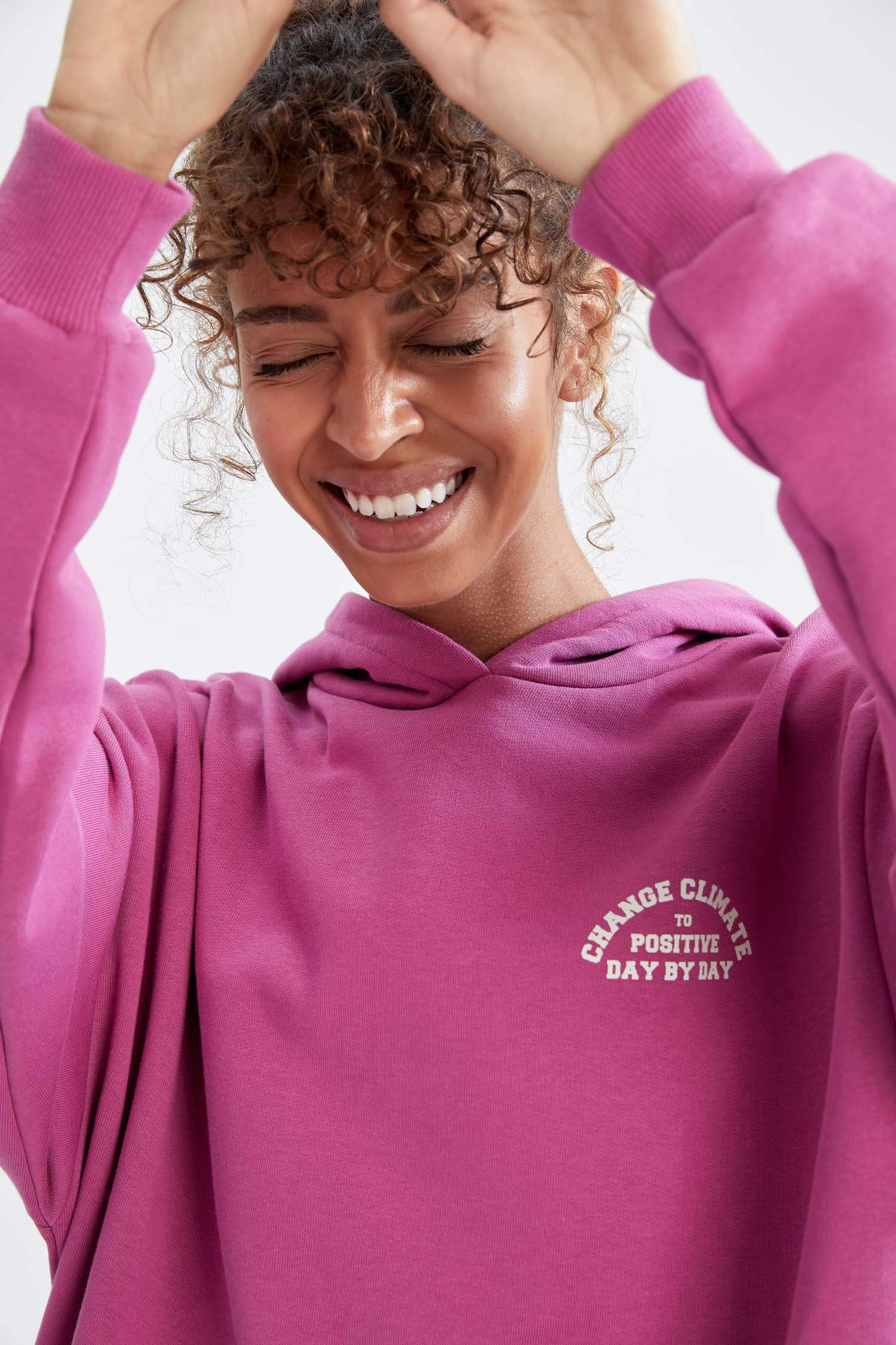 Defacto Fit Oversize Fit Slogan Baskılı Organik Pamuklu Cepli Kapüşonlu Sweatshirt
