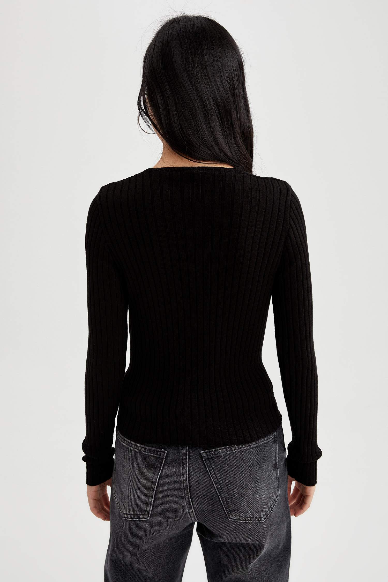 Slim Fit Yılbaşı Temalı V Yaka Kesik Detaylı Triko Kazak