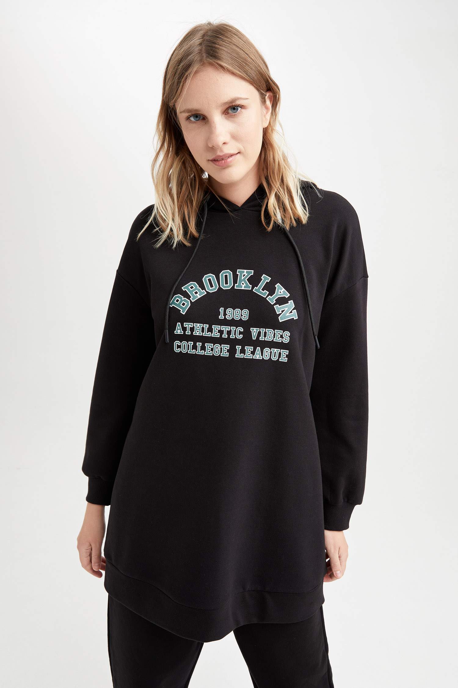 Oversize Fit Kapüşonlu Baskılı Sweatshirt Tunik