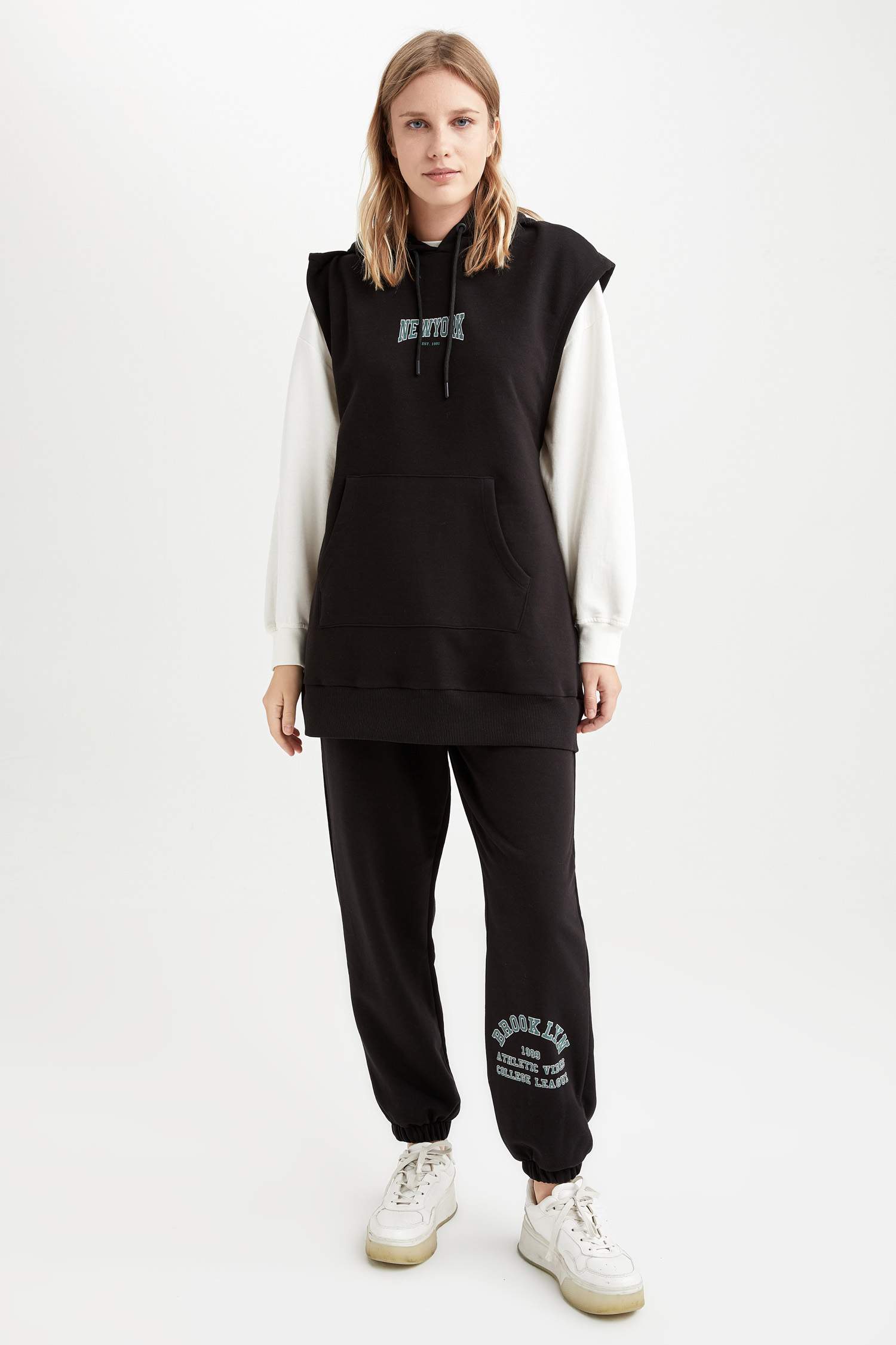 Oversize Fit Kapüşonlu Kanguru Cepli Baskılı Kolsuz Sweatshirt Tunik