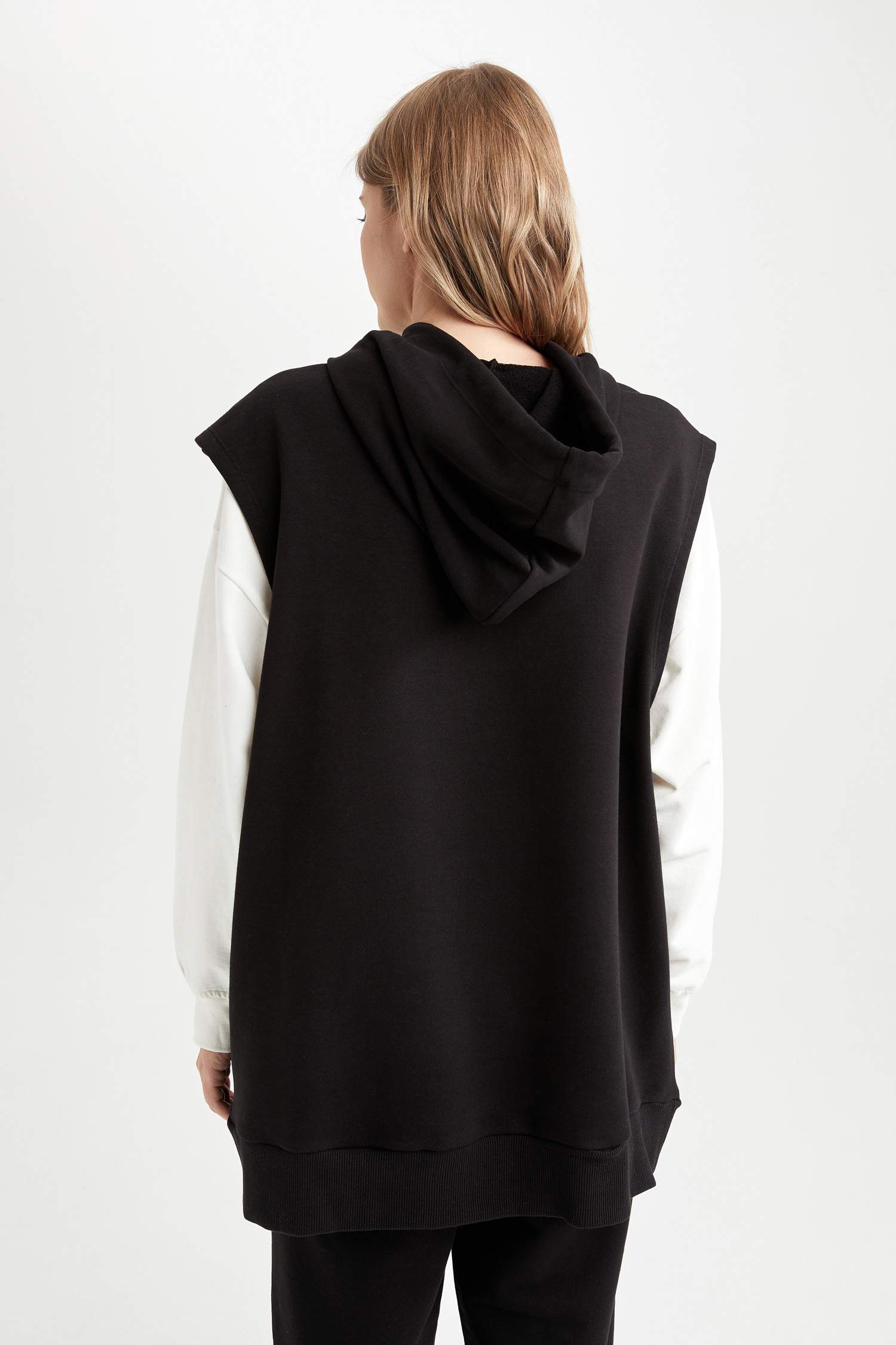 Oversize Fit Kapüşonlu Kanguru Cepli Baskılı Kolsuz Sweatshirt Tunik