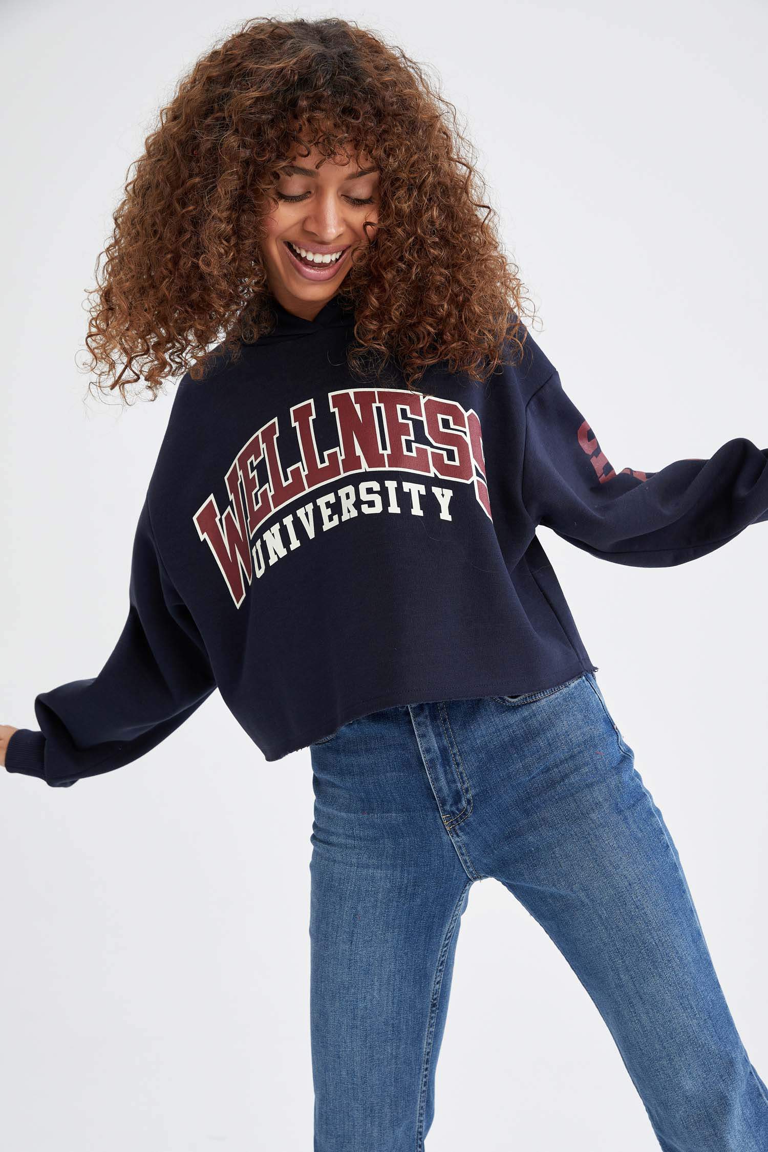 Kolej Baskılı Kapüşonlu Oversize Fit Crop Sweatshirt
